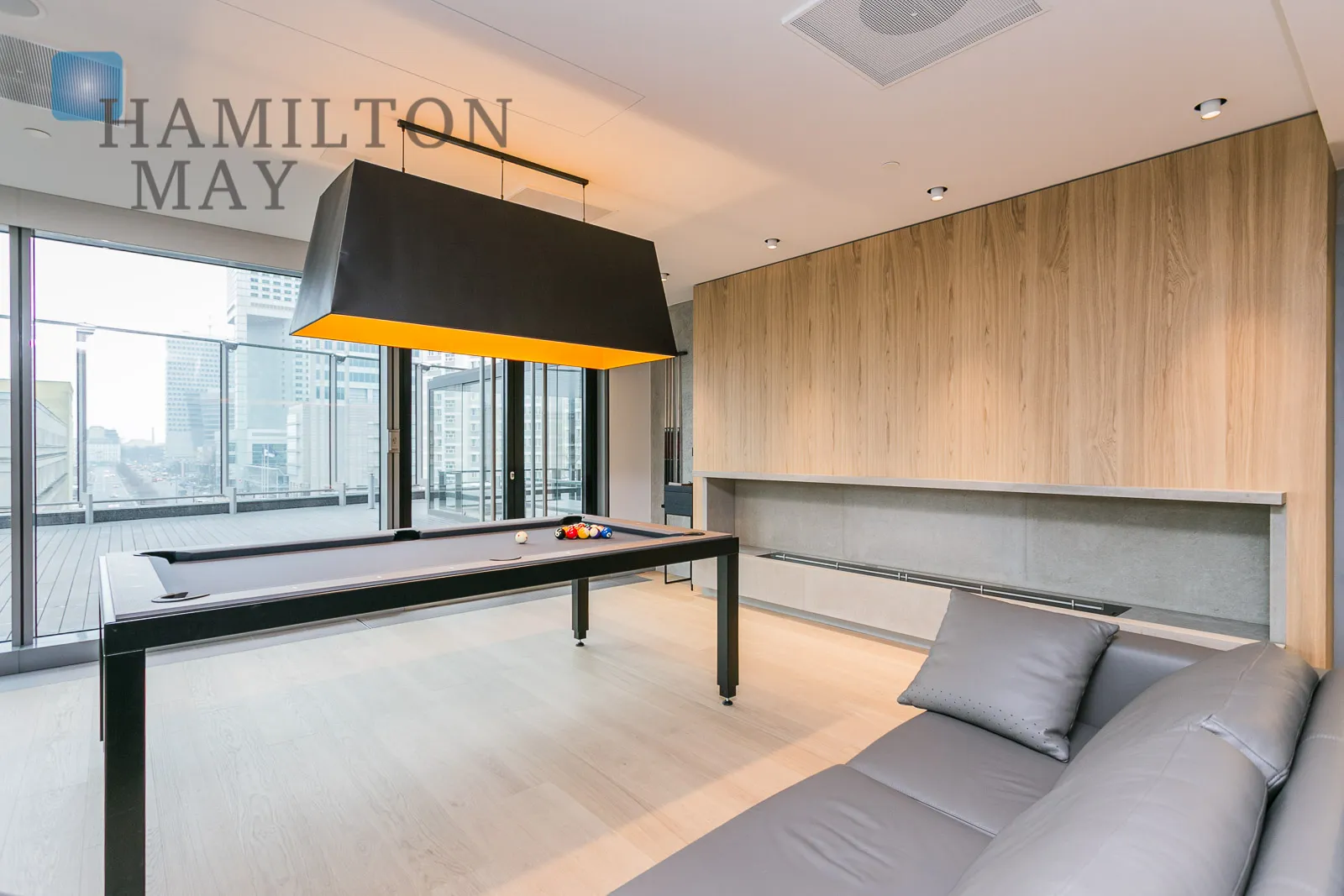 Luxury apartment in Cosmopolitan with panoramic city views - slider