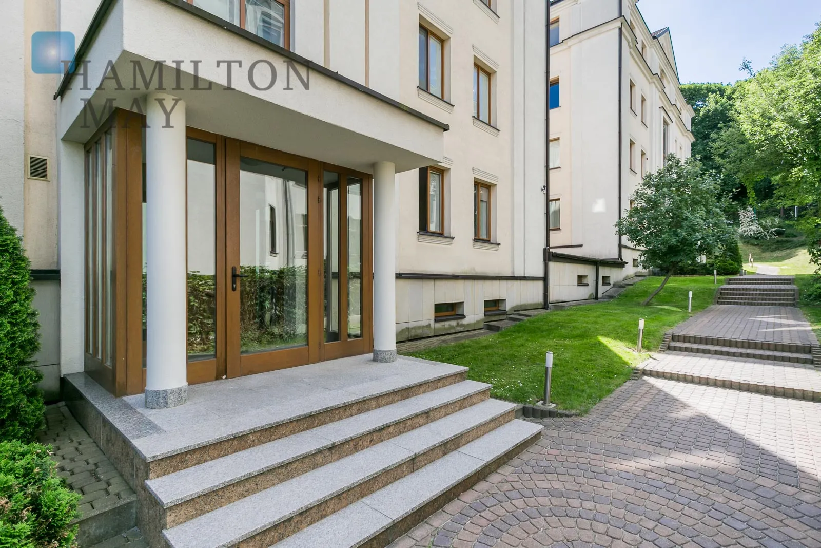 Luxurious apartment on the ground floor in the prestigious area of Mokotow