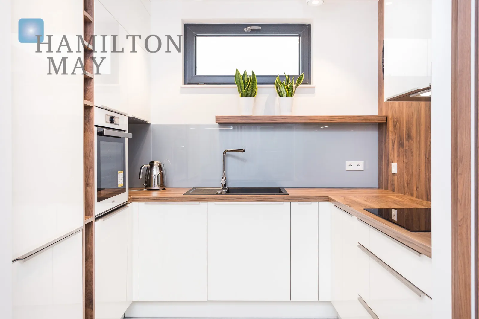 A modern, three-room apartment in the city center  - slider