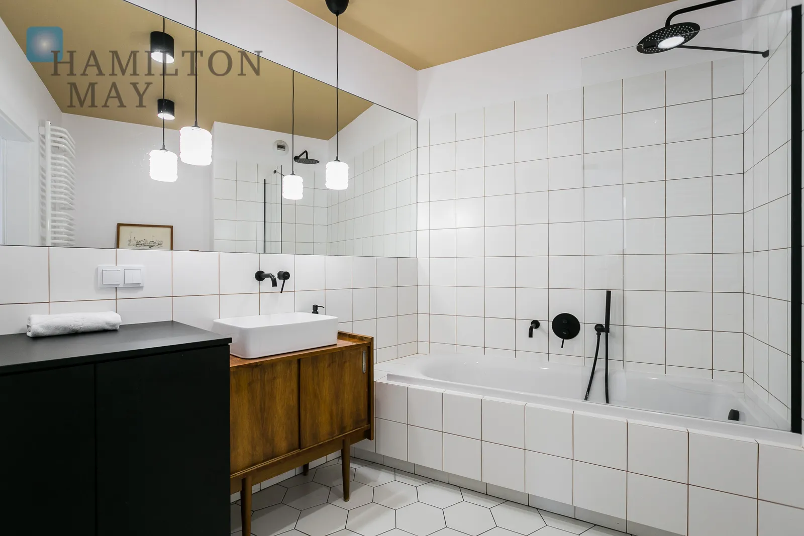 Comfortable top-floor apartment in Krakow - slider