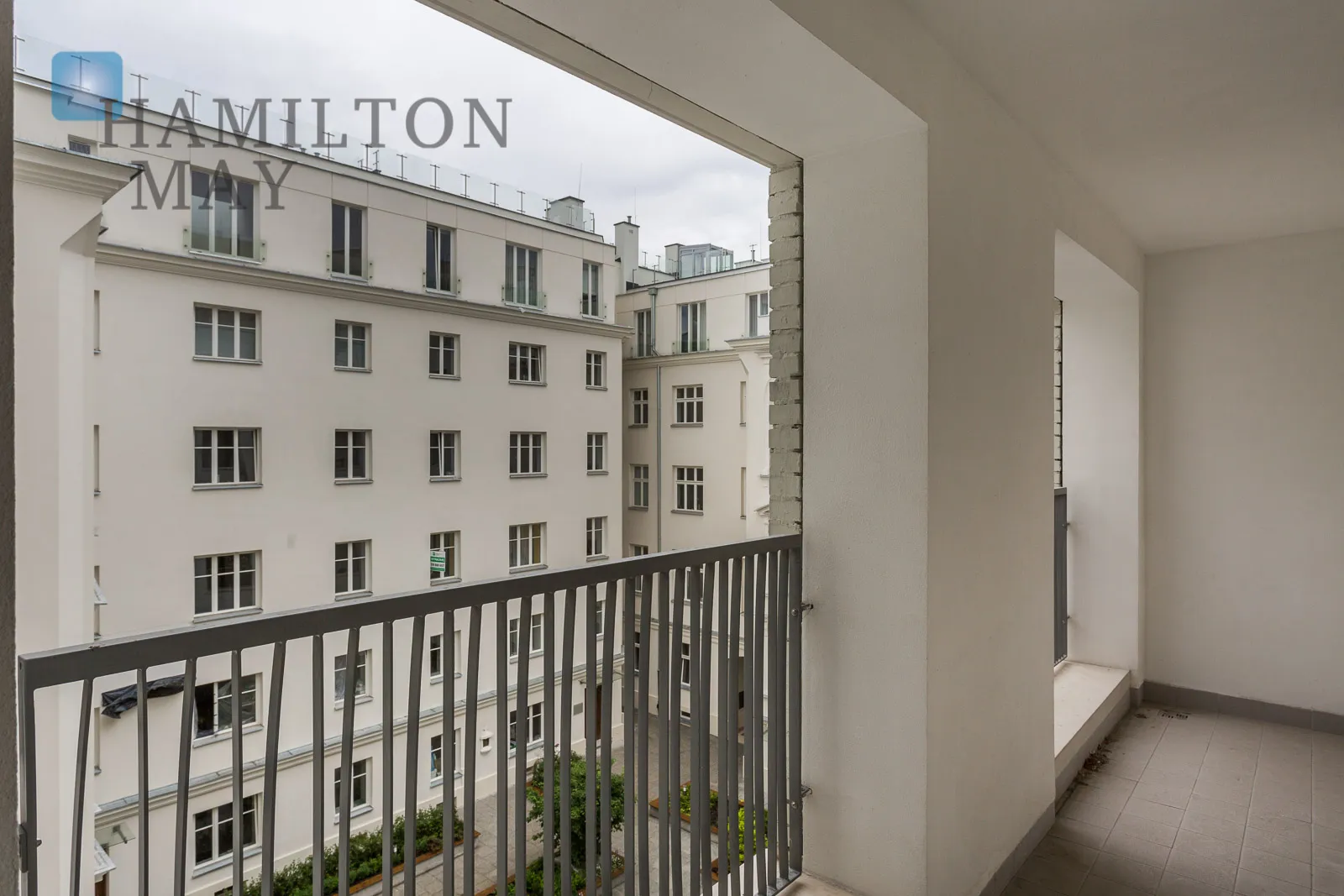 Spectacular, designer apartment in the very center of Warsaw - slider