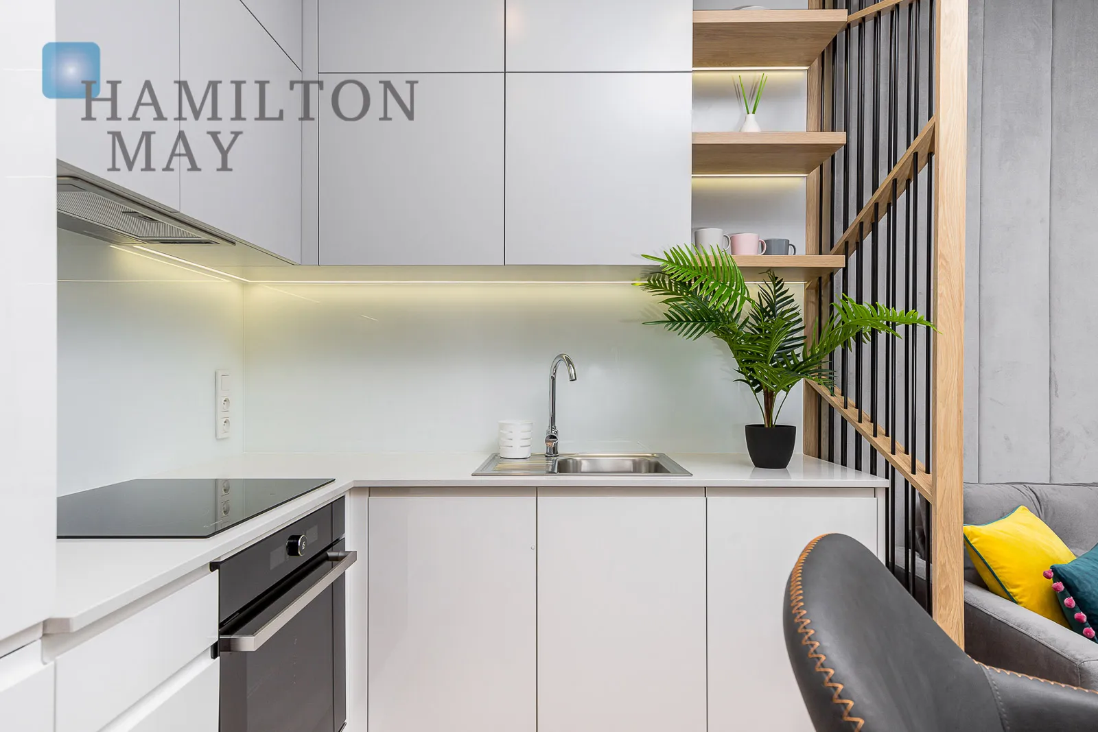 Przestronny apartament z balkonem na Woli - slider