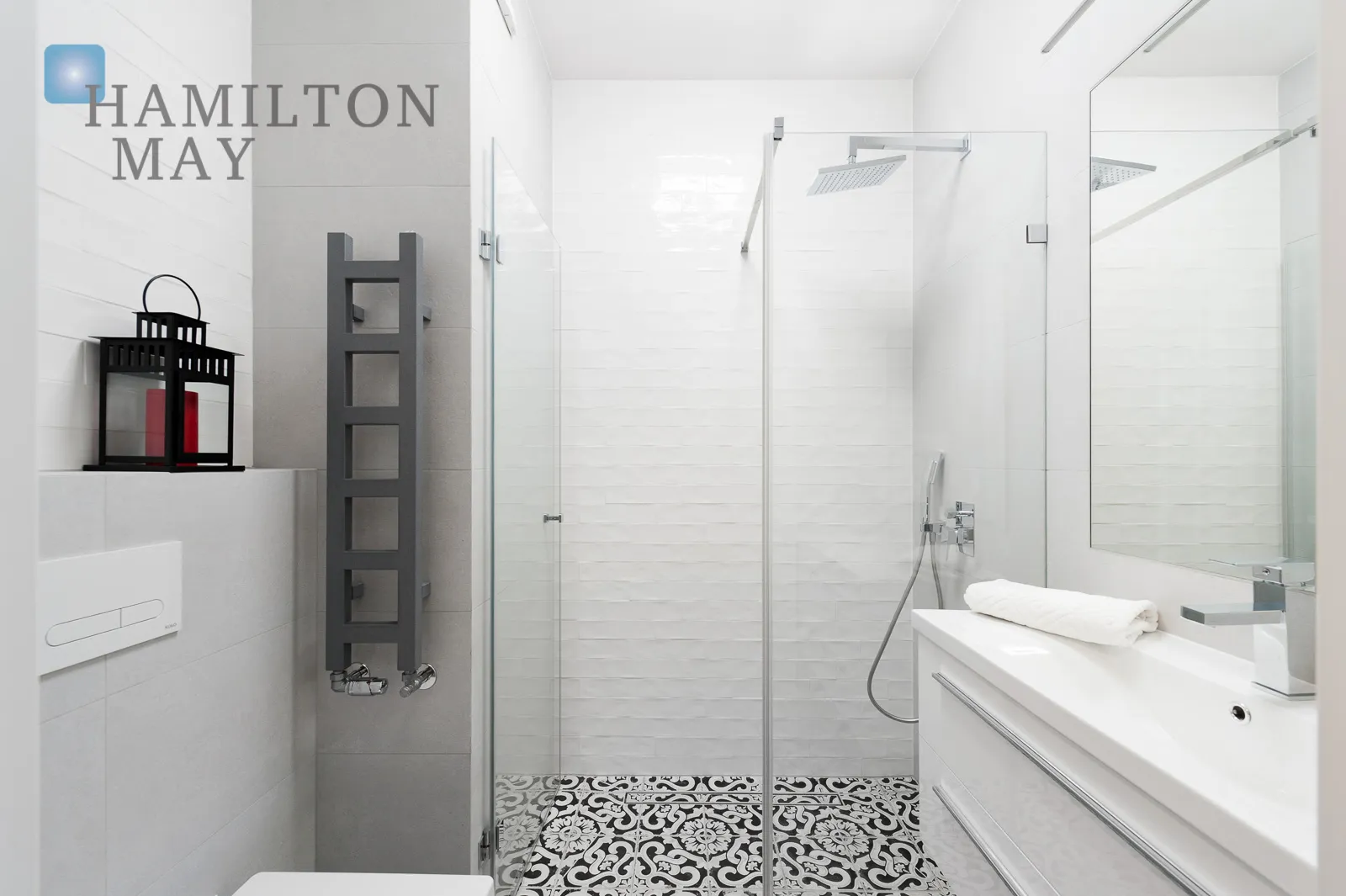 A modern apartment in the prestigious Ludwinów development on the Vistula Boulevards - slider