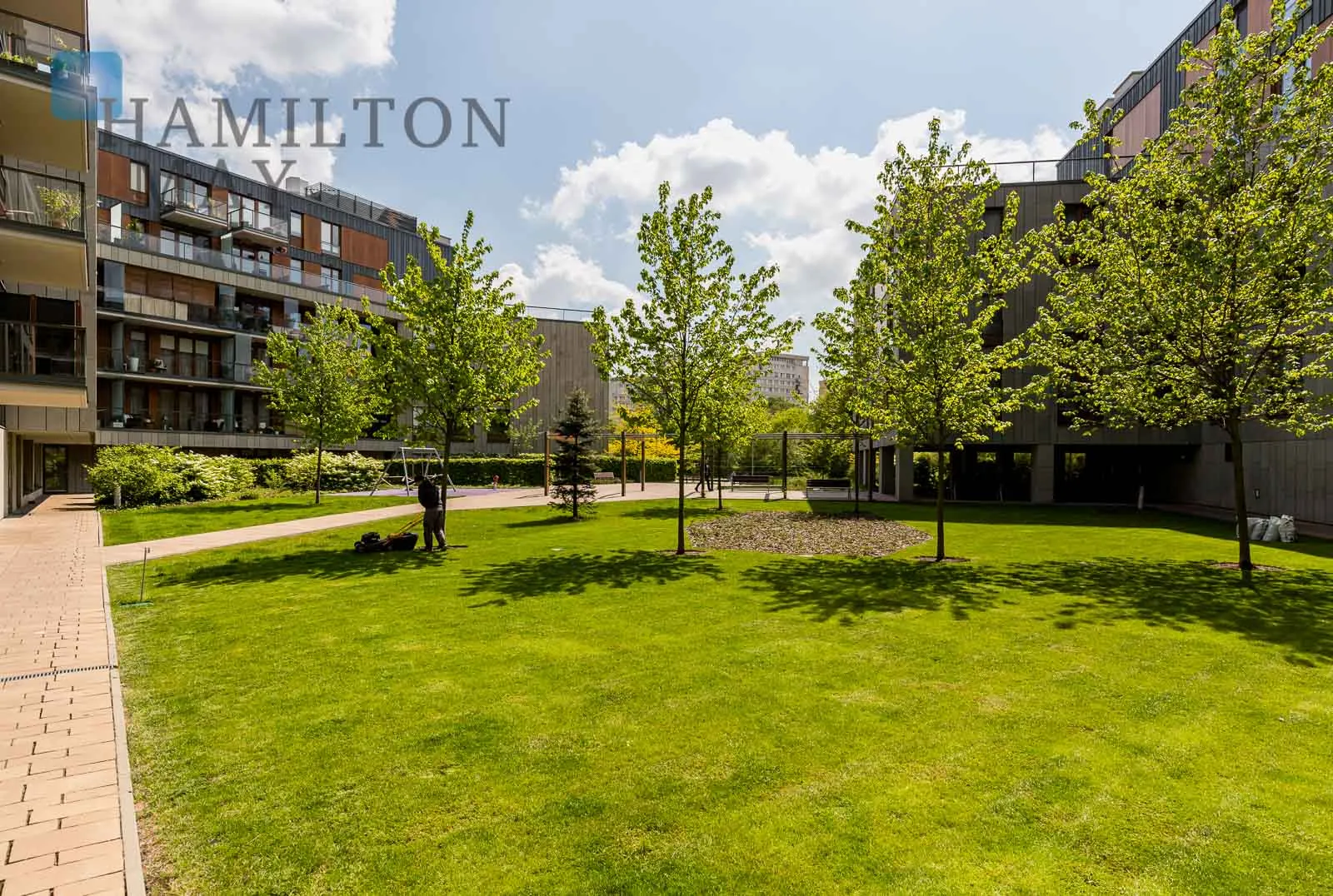 An interestingly designed, three-room apartment in the Apartamenty Mokotów Park development - slider