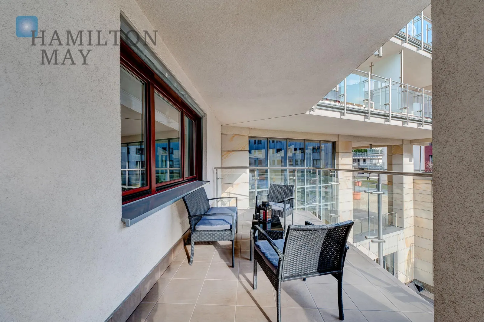 A modern apartment with a terrace in the prestigious Ludwinów development on the Vistula Boulevards - slider