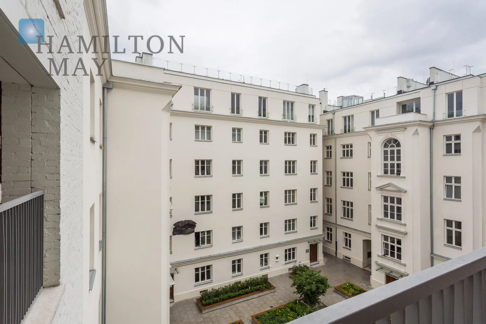 Spectacular, designer apartment in the very center of Warsaw - slider