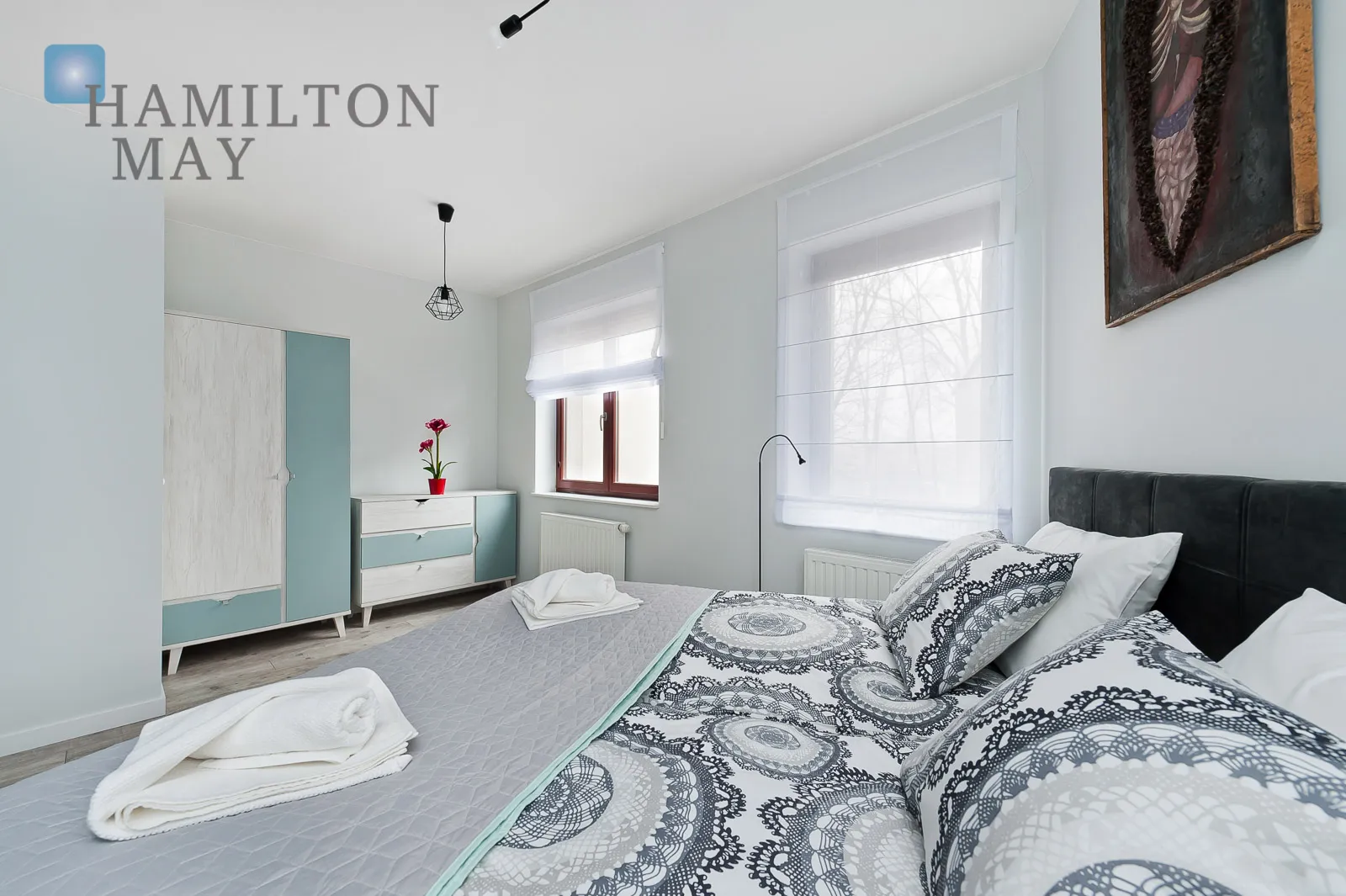 A modern apartment with a terrace in the prestigious Ludwinów development on the Vistula Boulevards - slider