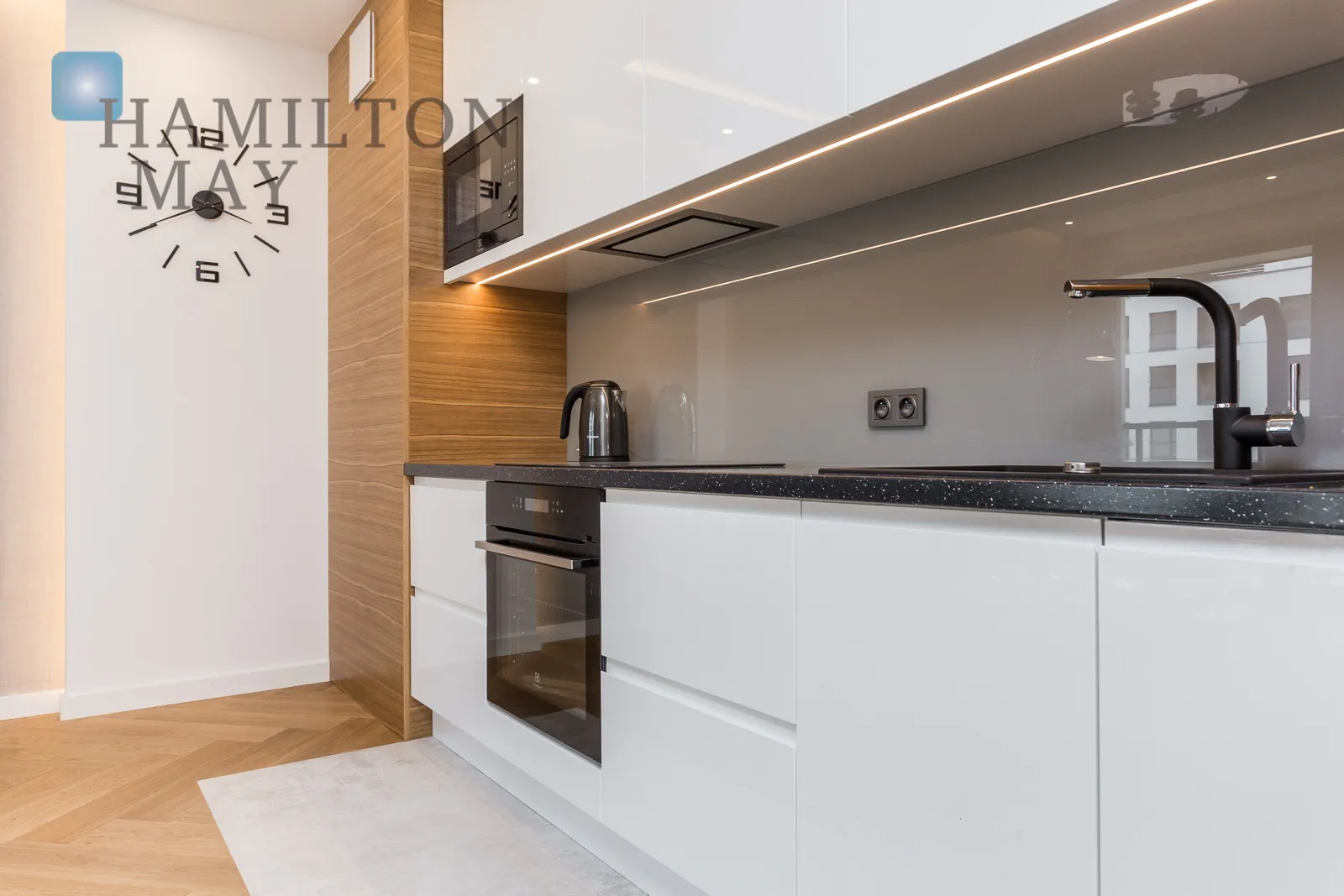 Two-room apartment in the Grzybowska 85 development - slider