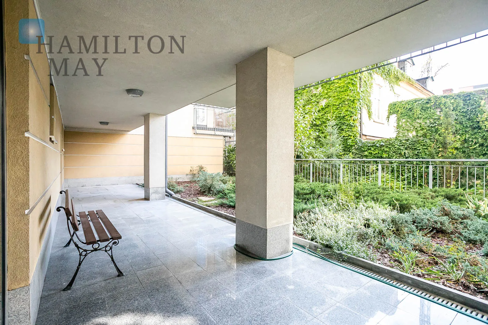 Nowoczesne 4-pokojowe mieszkanie na Pradze - slider