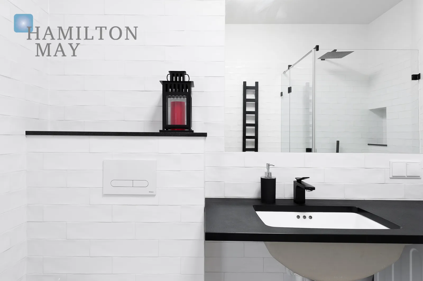 A modern apartment with a terrace in the prestigious Ludwinów development on the Vistula Boulevards - slider