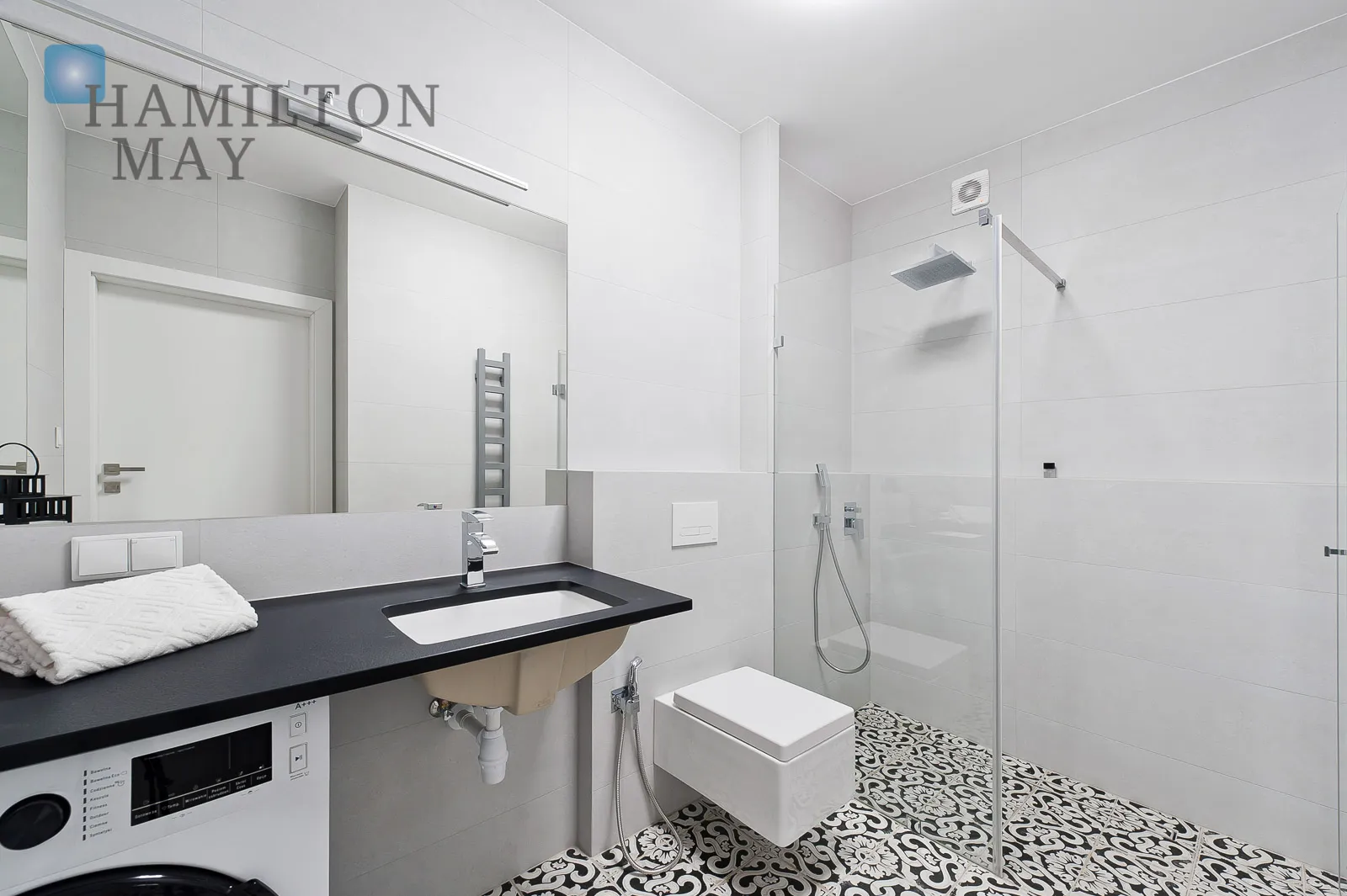 A modern apartment in the prestigious Ludwinów development on the Vistula Boulevards - slider