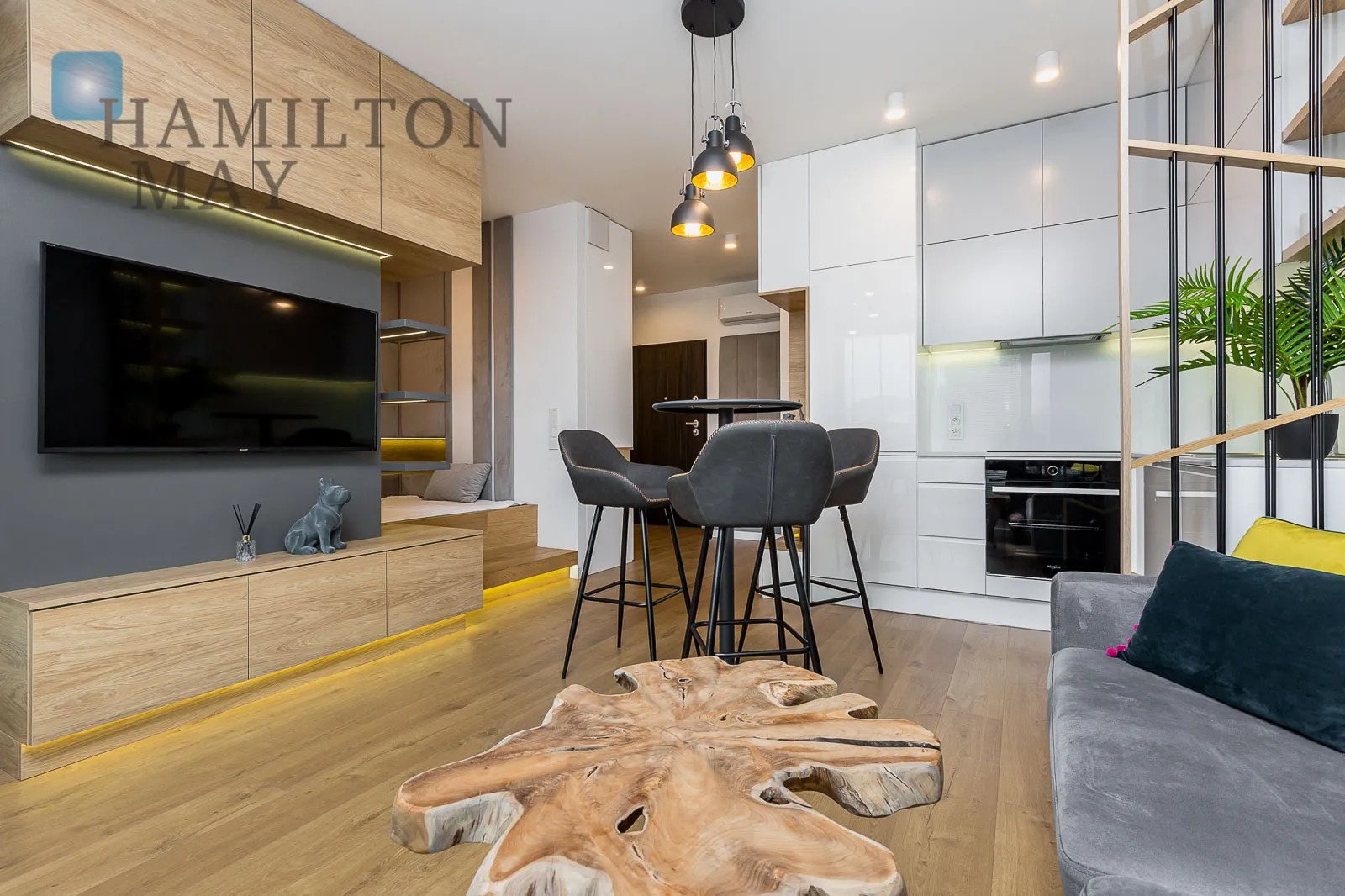 Przestronny apartament z balkonem na Woli - slider