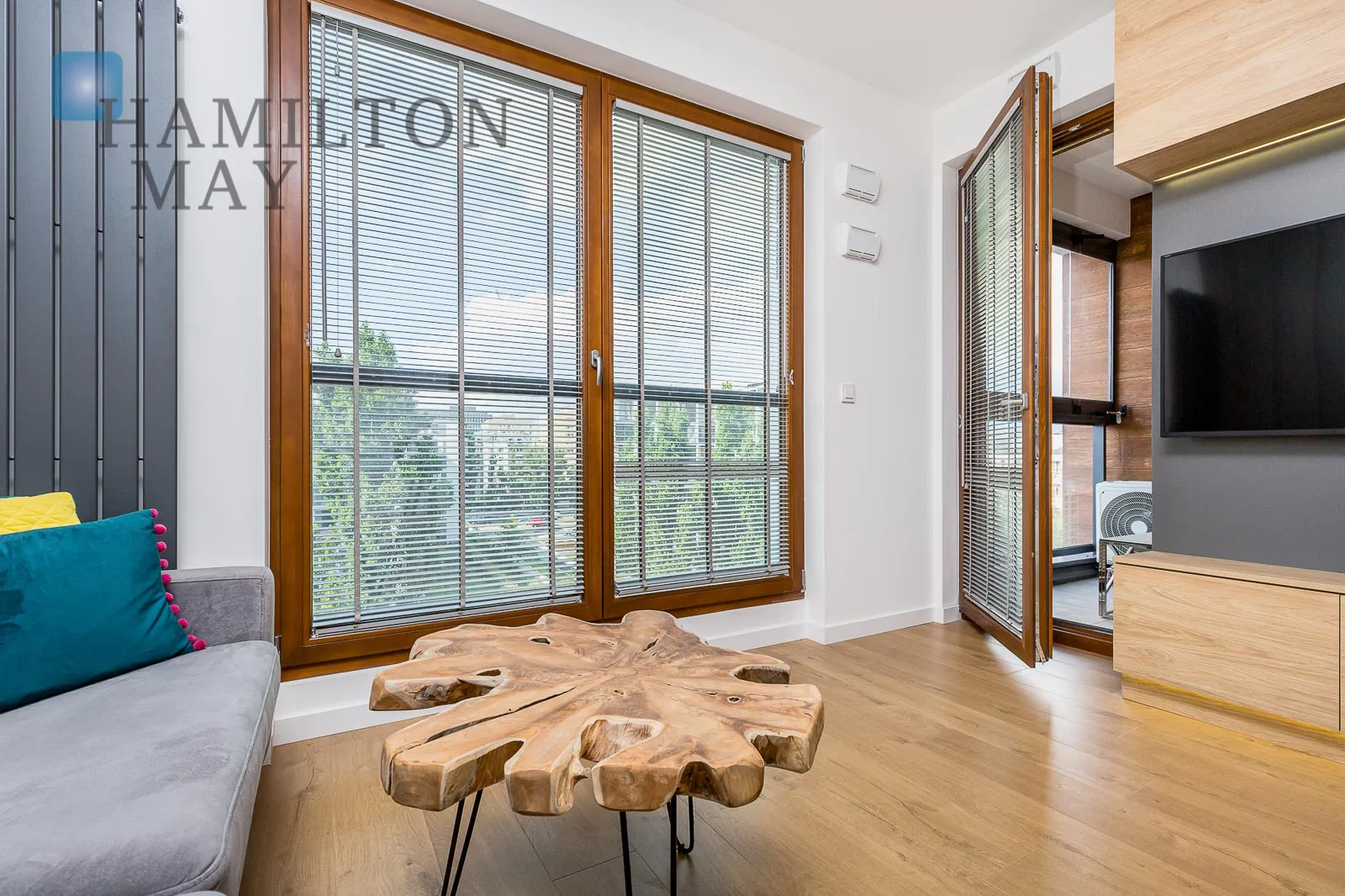 Przestronny apartament z balkonem na Woli - slider