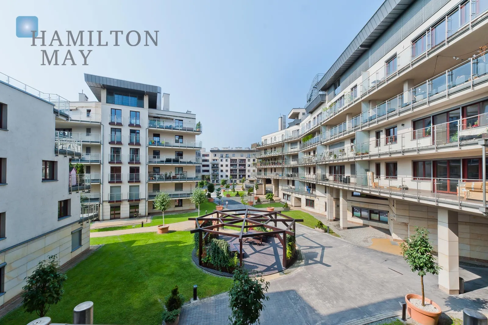 A modern apartment with a terrace in the prestigious Ludwinów development on the Vistula Boulevards - slider