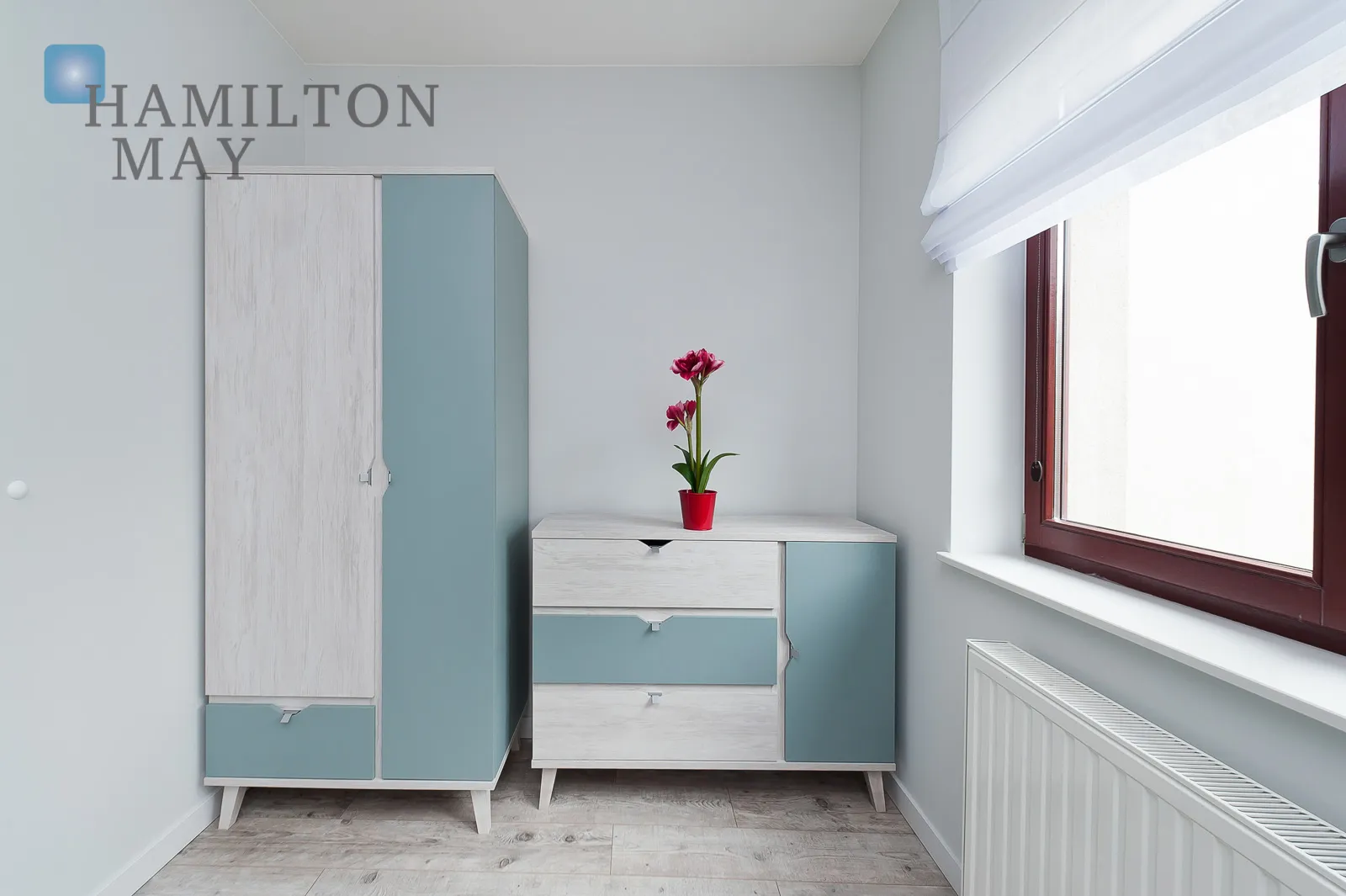 A modern apartment with a terrace in the prestigious Ludwinów development on the Vistula Boulevards - slider