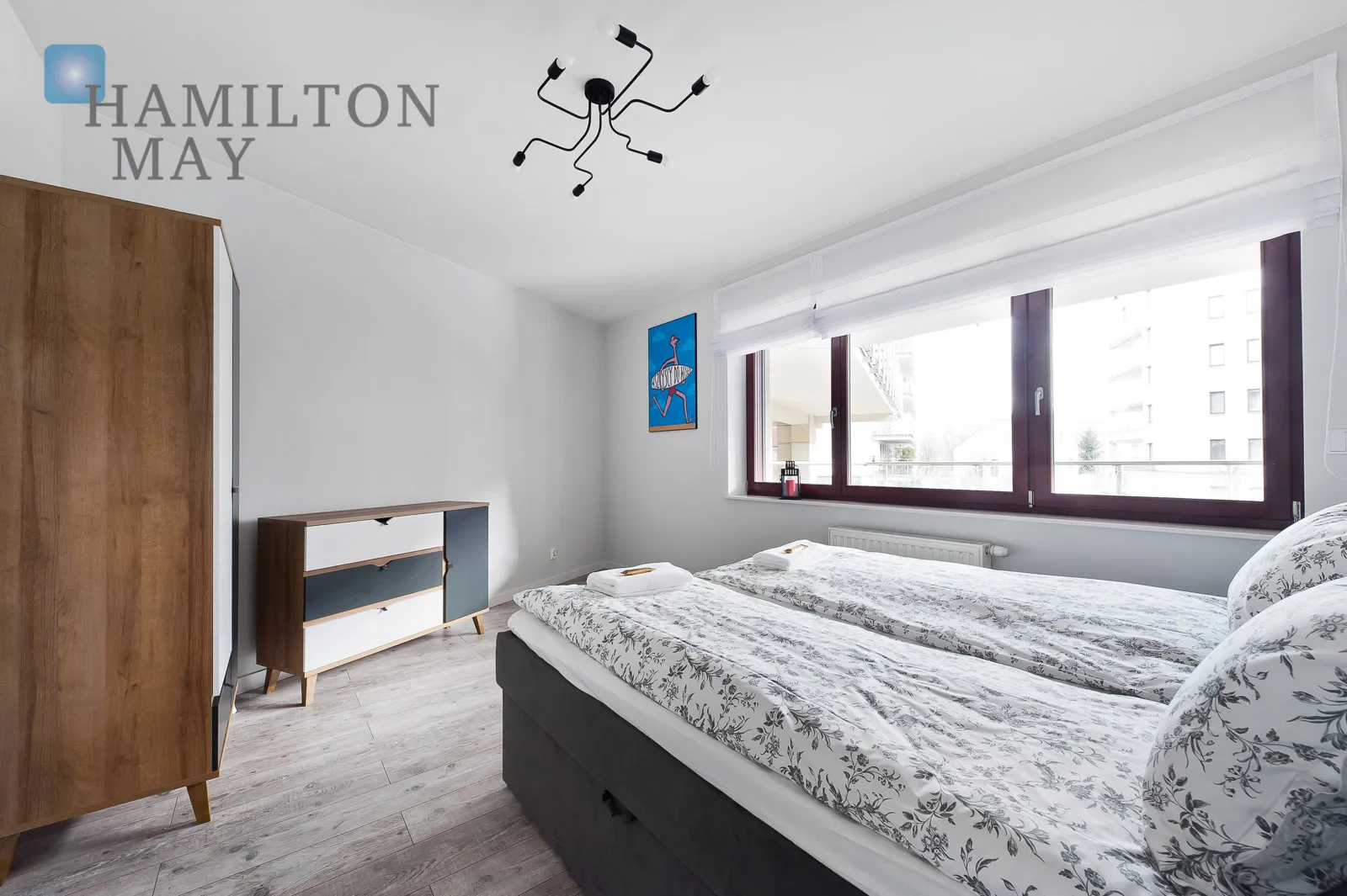 A modern apartment with a terrace in the prestigious Ludwinów development on the Vistula Boulevards - slider