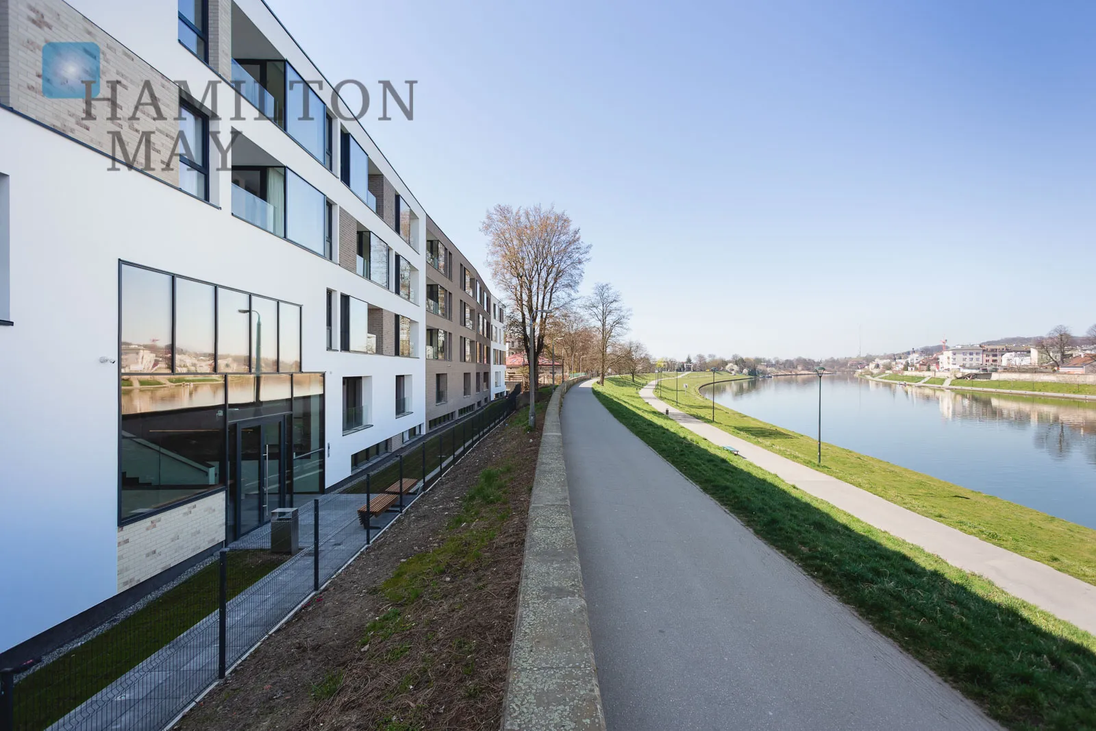 A modern, two-room apartment with a view of the Vistula River - slider