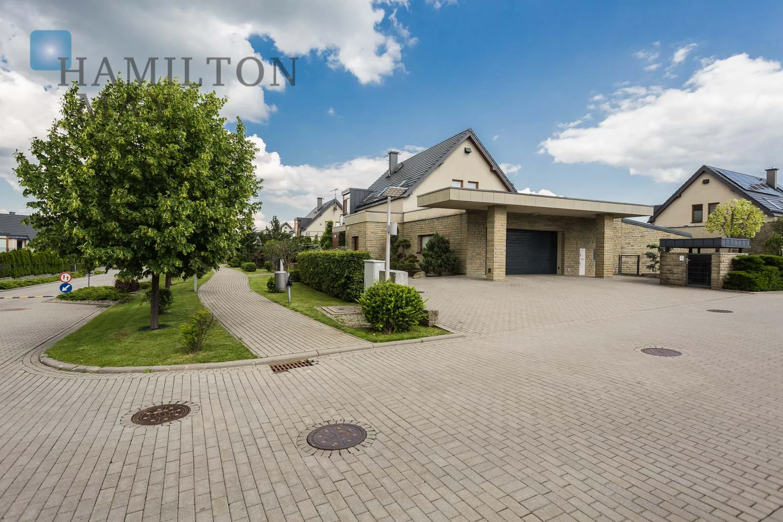 Luxurious house with swimming pool available for sale in Parkowe Wzgórze in Mogilany, by Kraków - slider