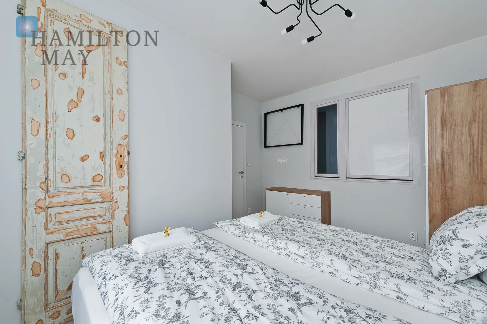 A modern apartment in the prestigious Ludwinów development on the Vistula Boulevards - slider