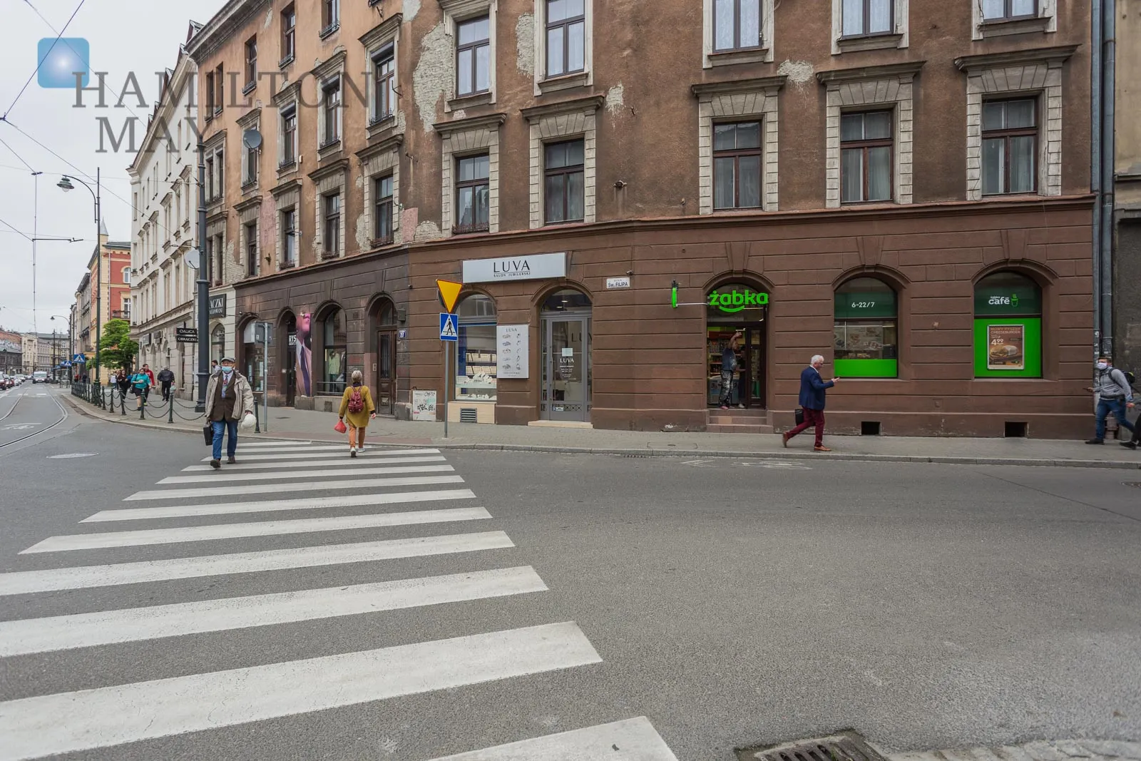 Світла, стильна студія з мезоніном у самому серці Старого міста – тихе місце поруч із Головною Ринковою площею - slider