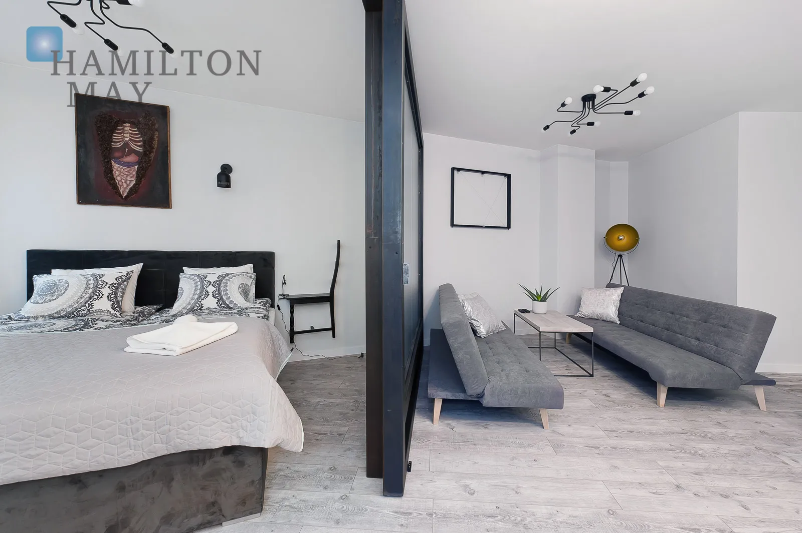 A modern apartment with a terrace in the prestigious Ludwinów development on the Vistula Boulevards - slider