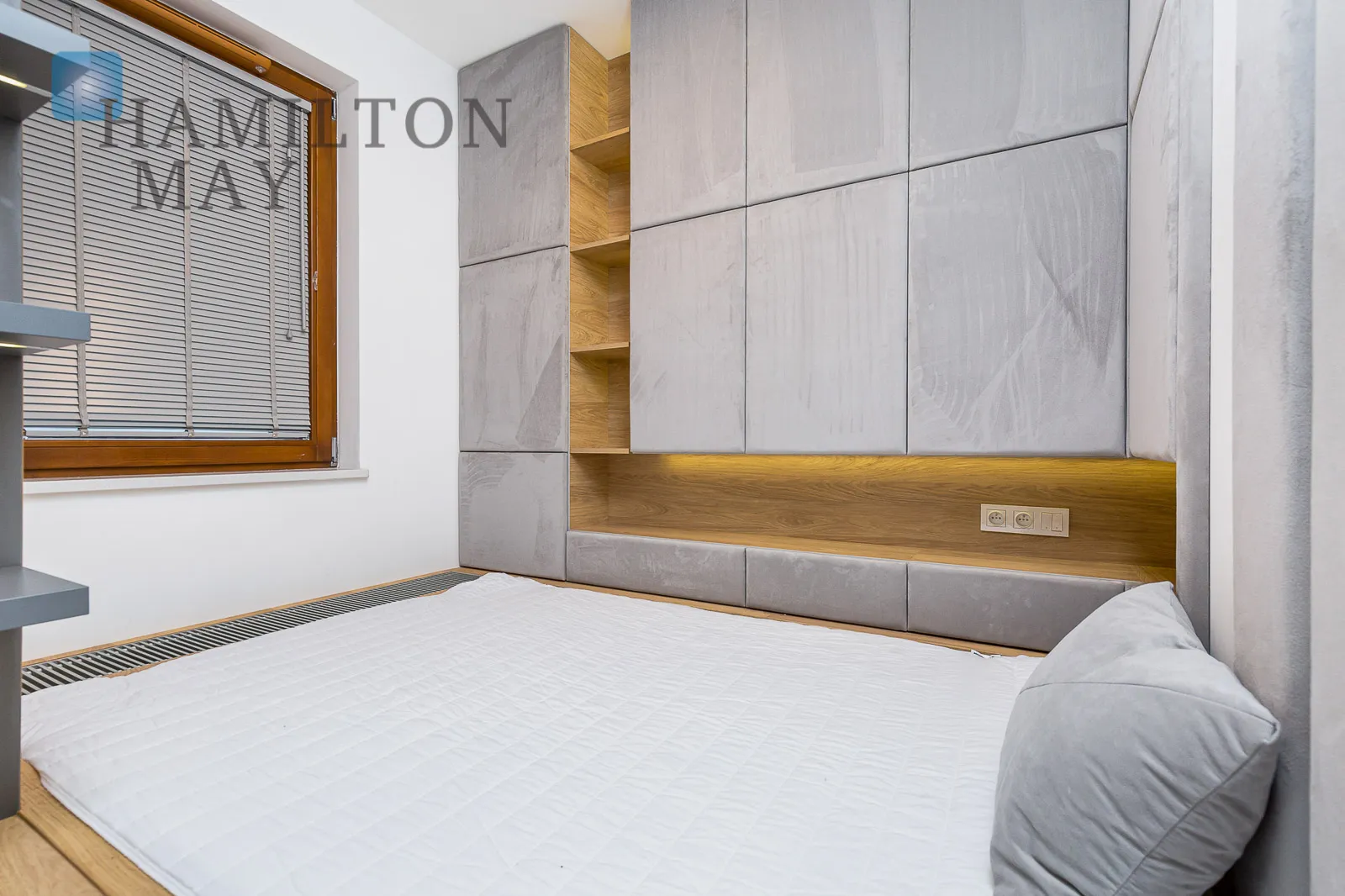 Przestronny apartament z balkonem na Woli - slider