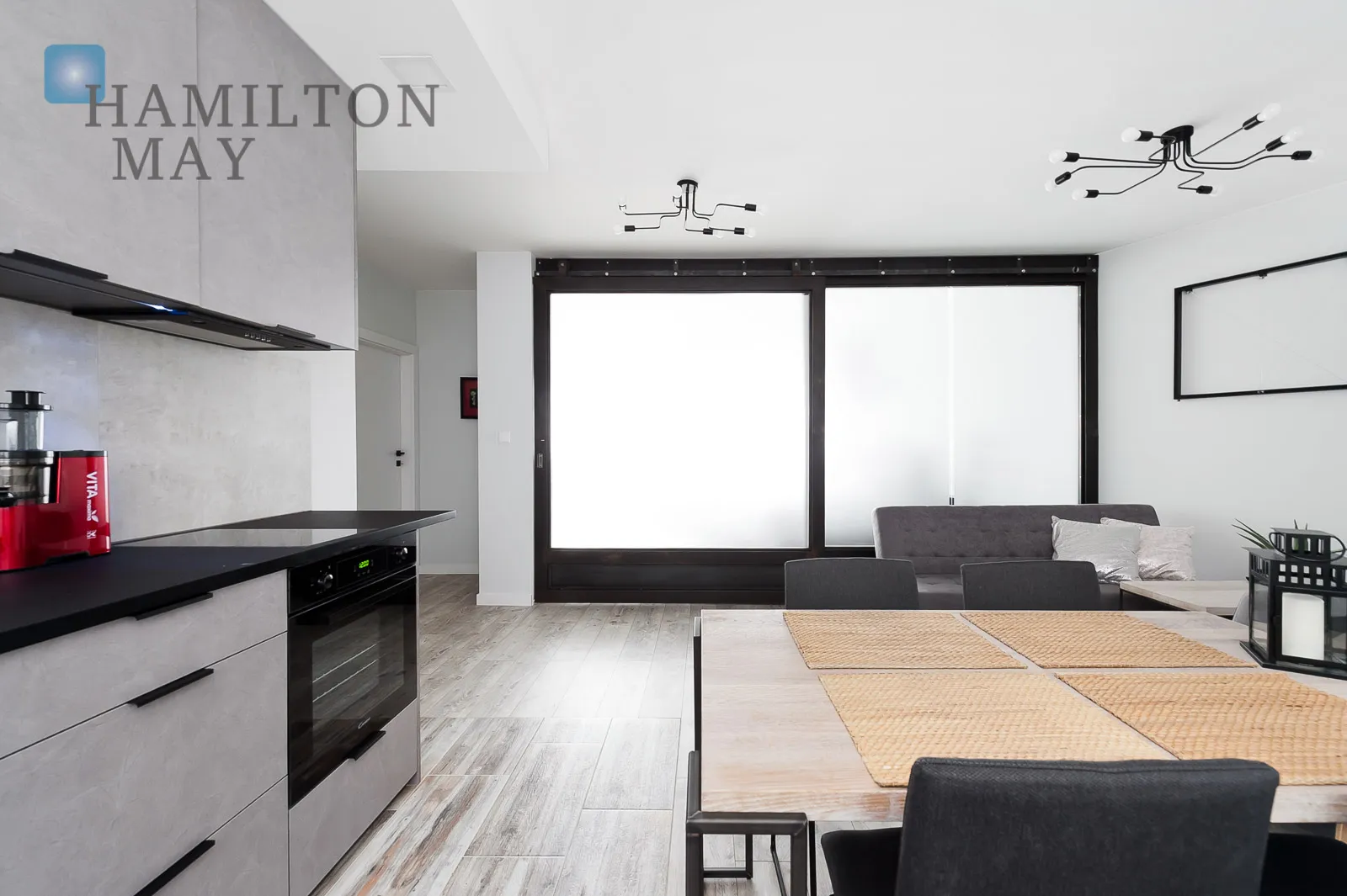 A modern apartment with a terrace in the prestigious Ludwinów development on the Vistula Boulevards - slider