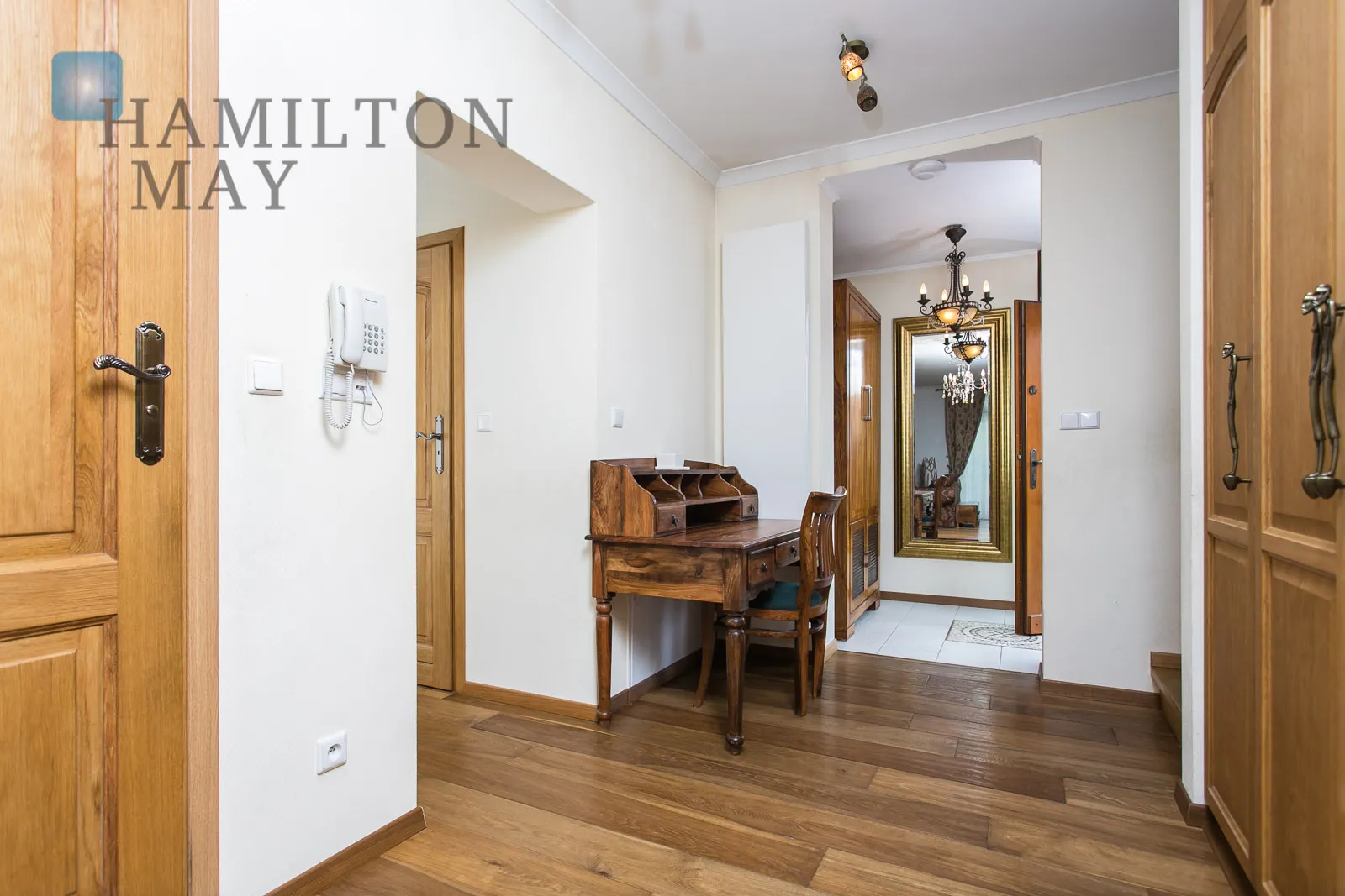 Distance to centre: 13.82 km Price: 2670000 PLN Bedrooms: 3 Bathrooms: 2 - slider