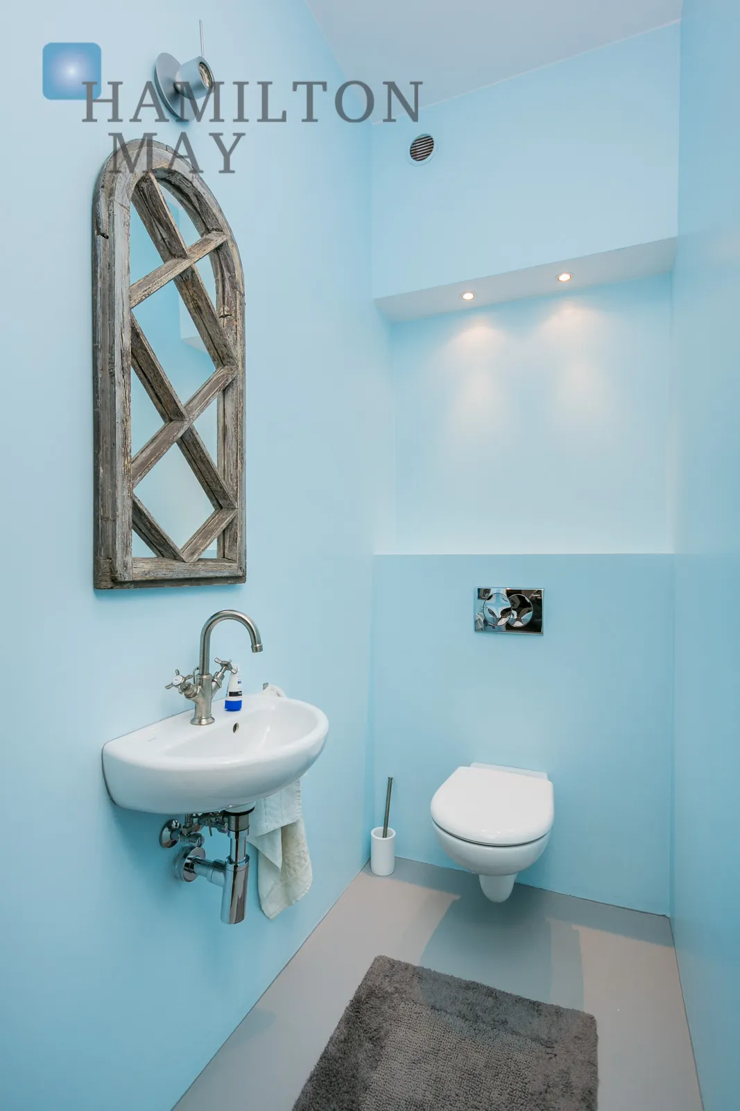 A bright, three-room apartment in the prestigious Eko Park development - slider