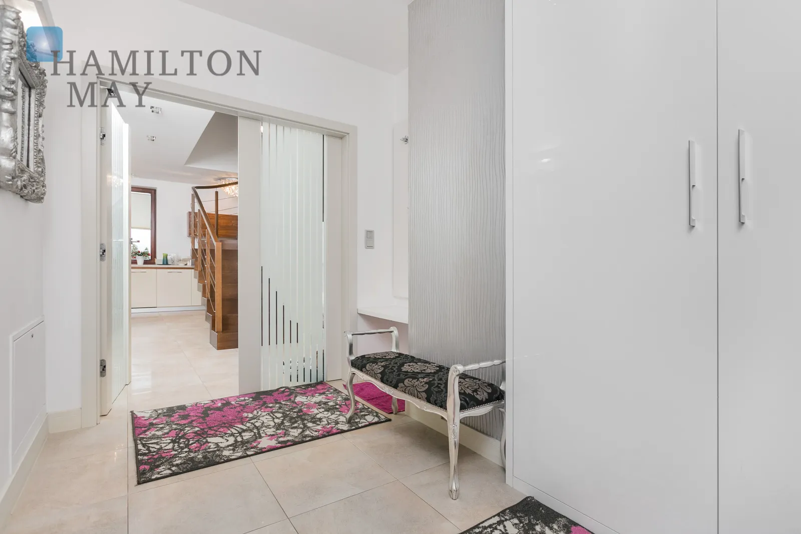 Просторий будинок з гарною ділянкою та сучасним закритим житловим комплексом на півночі Кракова | Маслом'янца - slider