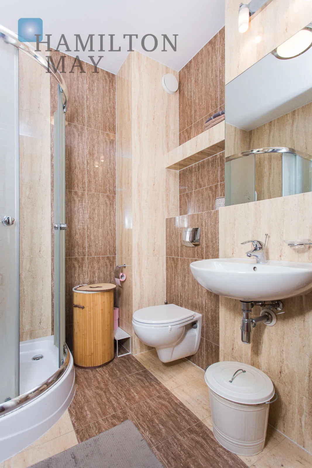 Eleganckie mieszkanie z balkonem i miejscem garażowym - slider