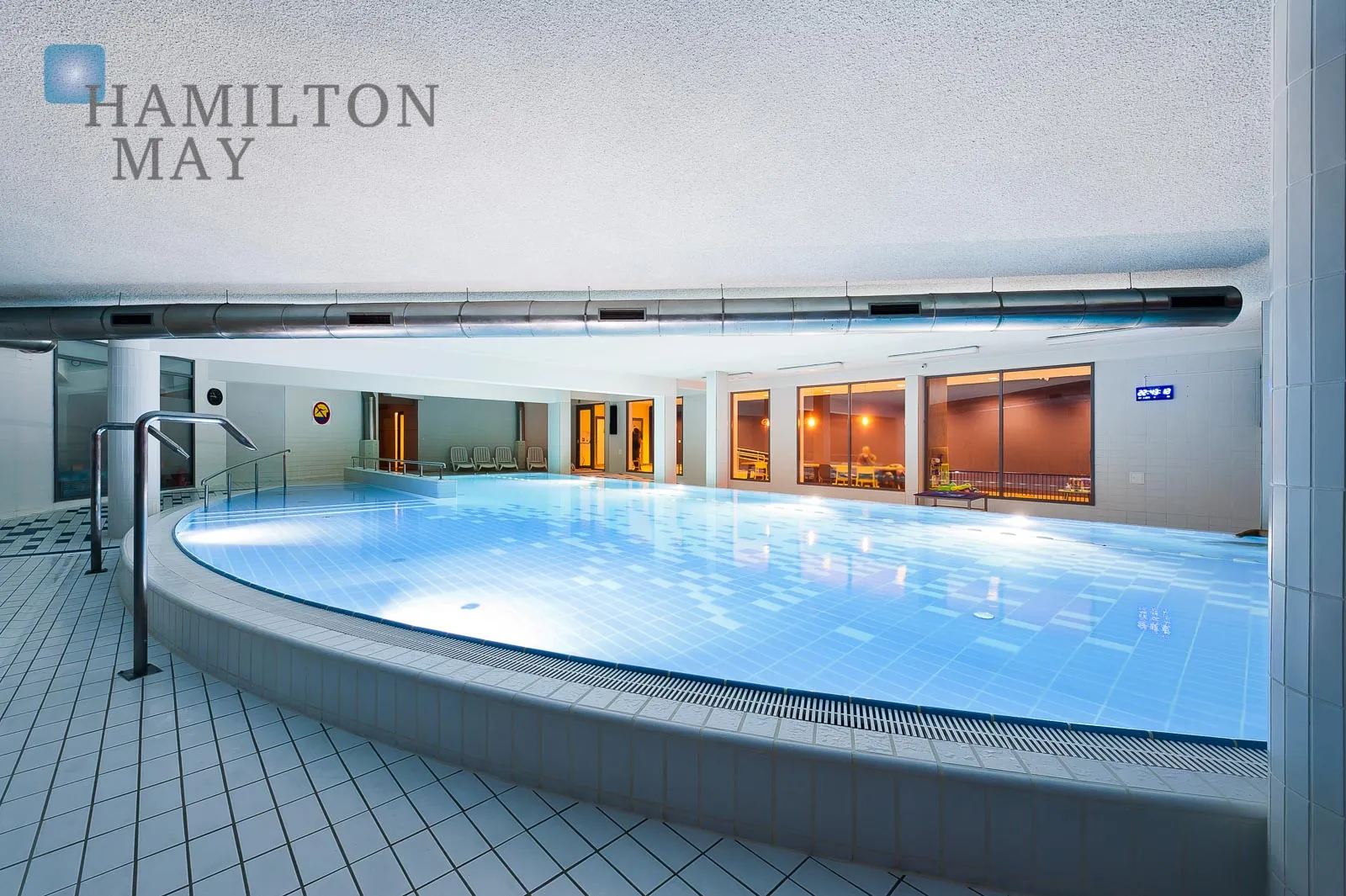 A modern apartment with a terrace in the prestigious Ludwinów development on the Vistula Boulevards - slider