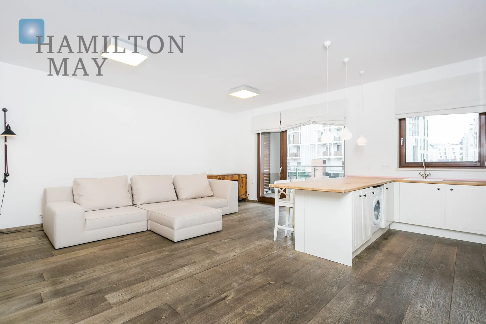 A bright, three-room apartment in the prestigious Eko Park development - slider