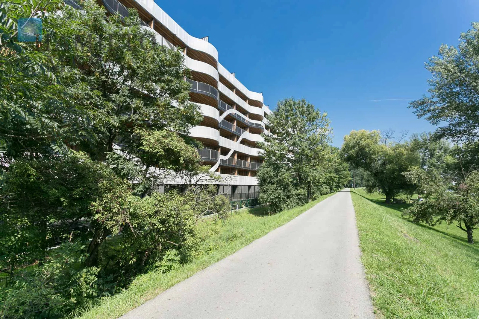 An elegant apartment with a view of the Vistula River in the Pianissimo building - slider