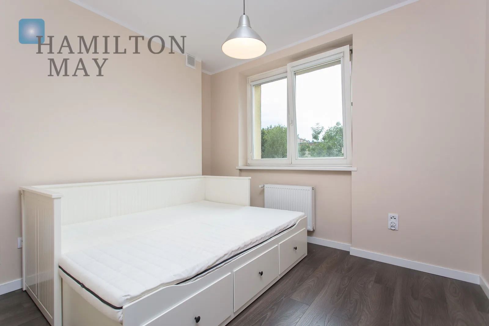 Air-conditioned apartment with a large balcony near Błonia and the Old Town - slider