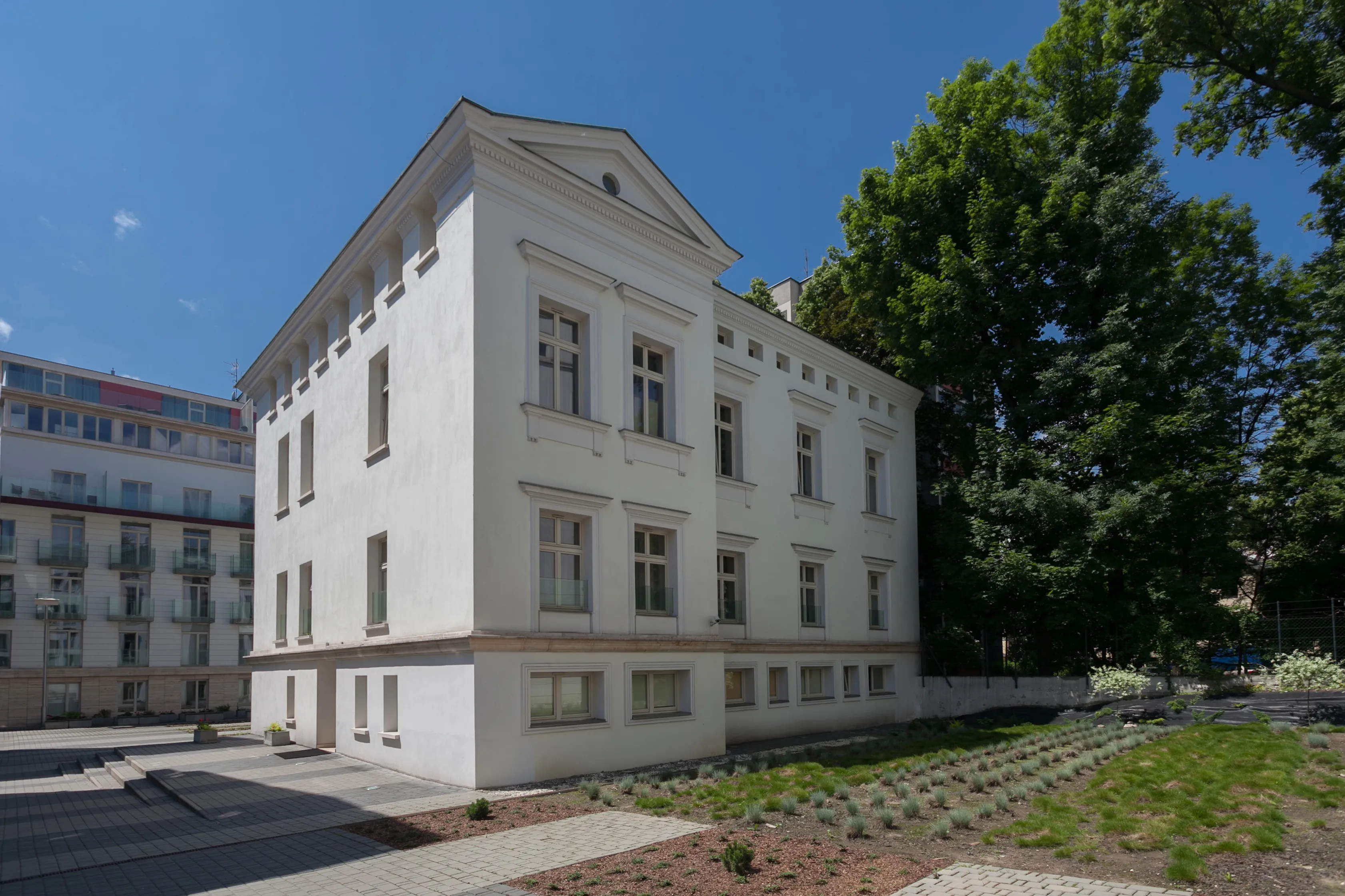 A comfortable, two-room apartment with a parking space available for rent in the prestigious Sobieski Residence investment on ul. Łobzowska - slider