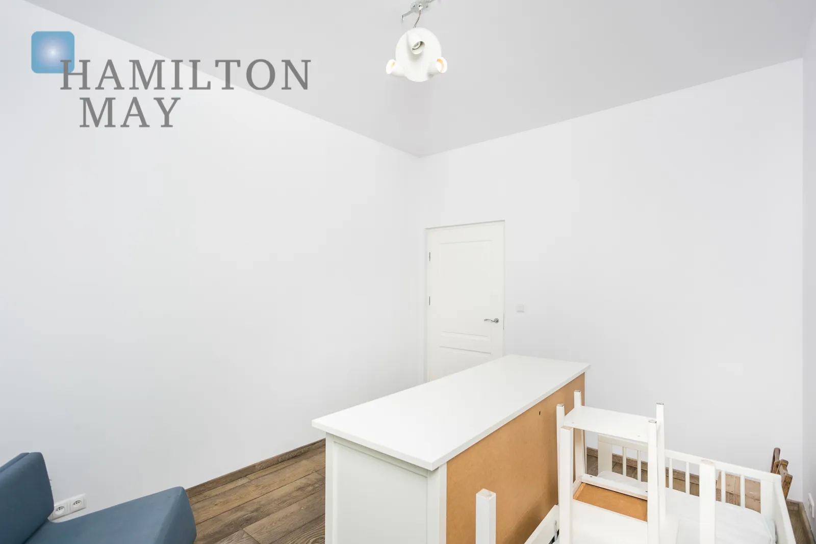 A bright, three-room apartment in the prestigious Eko Park development - slider