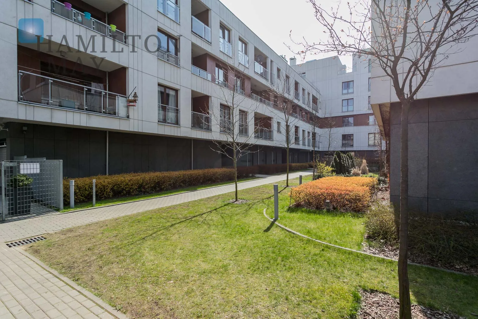 A bright, three-room apartment in the prestigious Eko Park development - slider