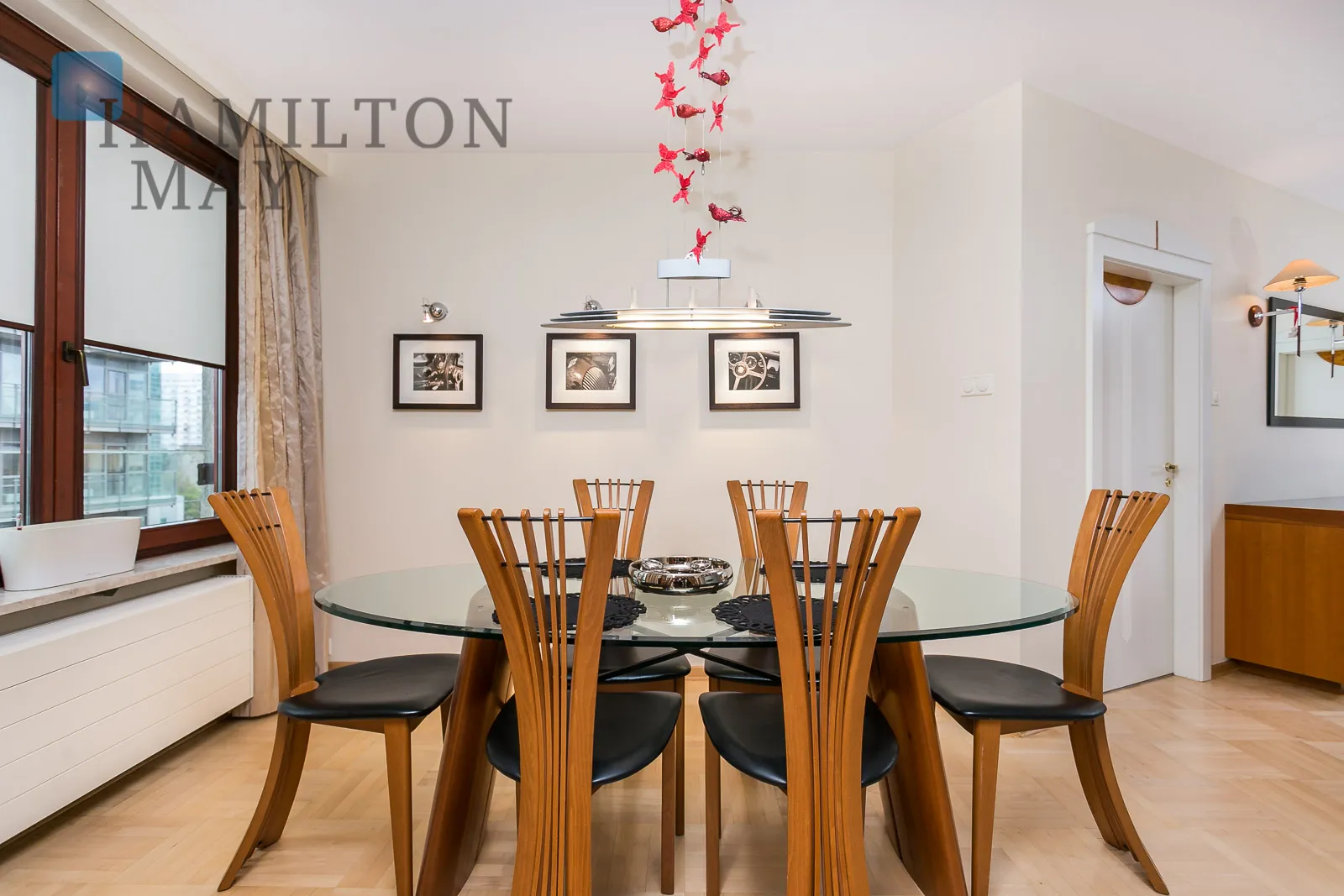 Unique apartment right by the Europejski Square - slider