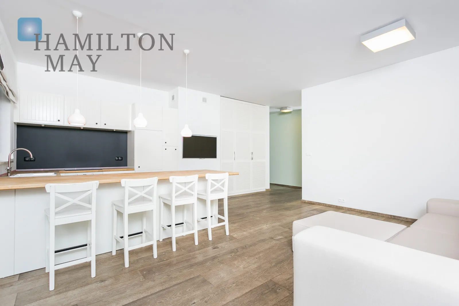 A bright, three-room apartment in the prestigious Eko Park development - slider