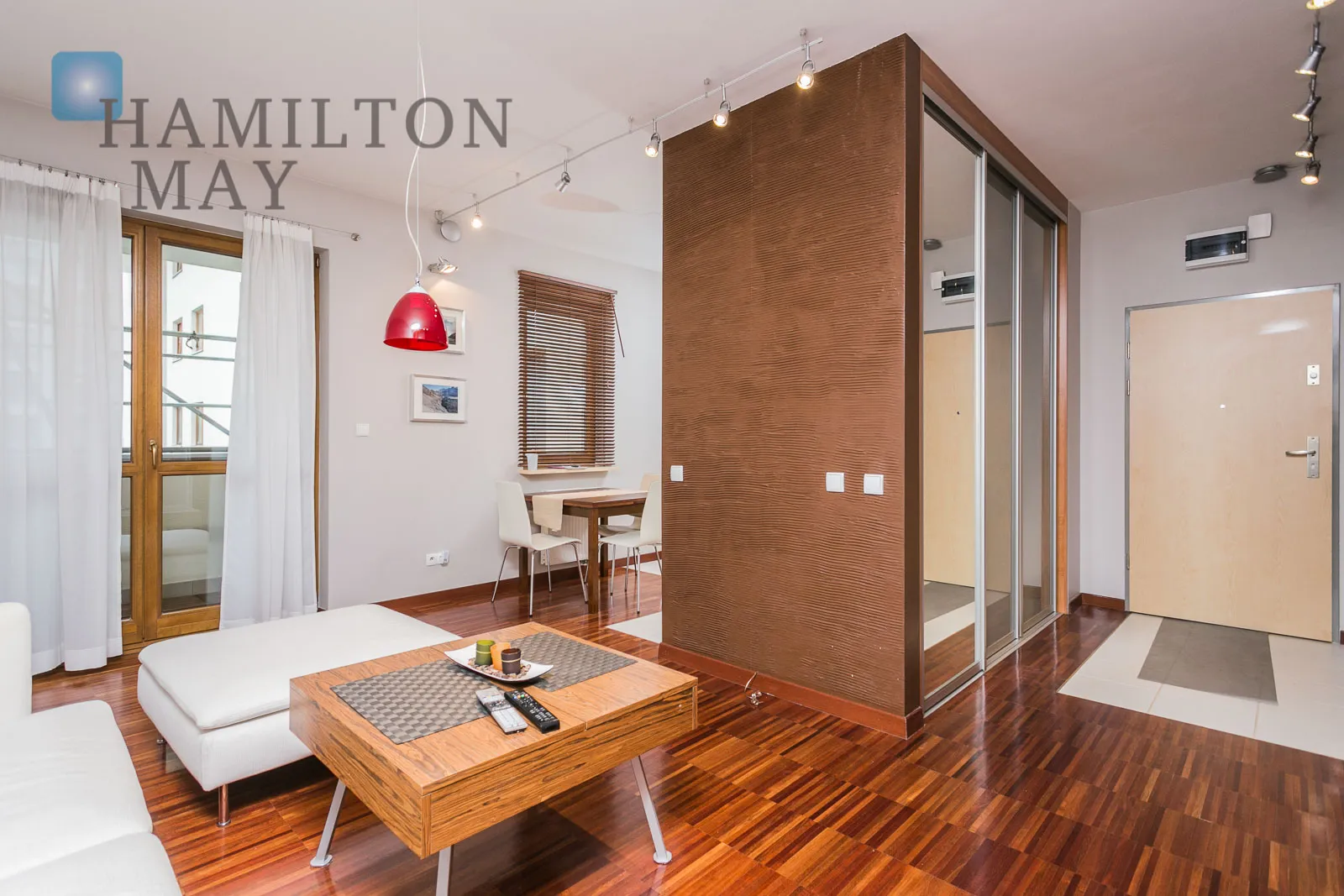 A quiet apartment in the Eko-Park development in Mokotów - slider