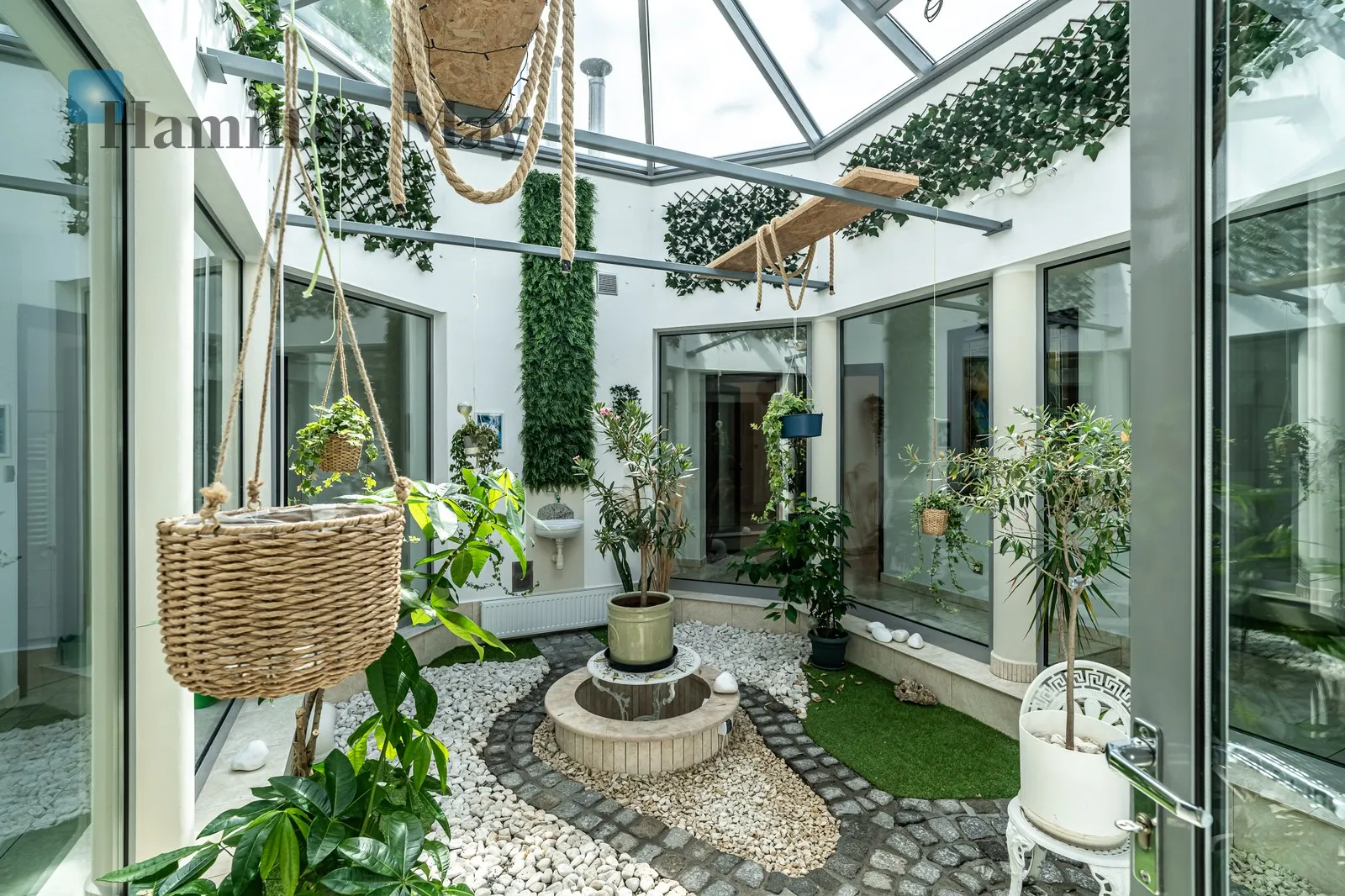 Spacious house in southern Kraków with a large garden, 6 km from Lusina and 9 km from the Old Town - slider