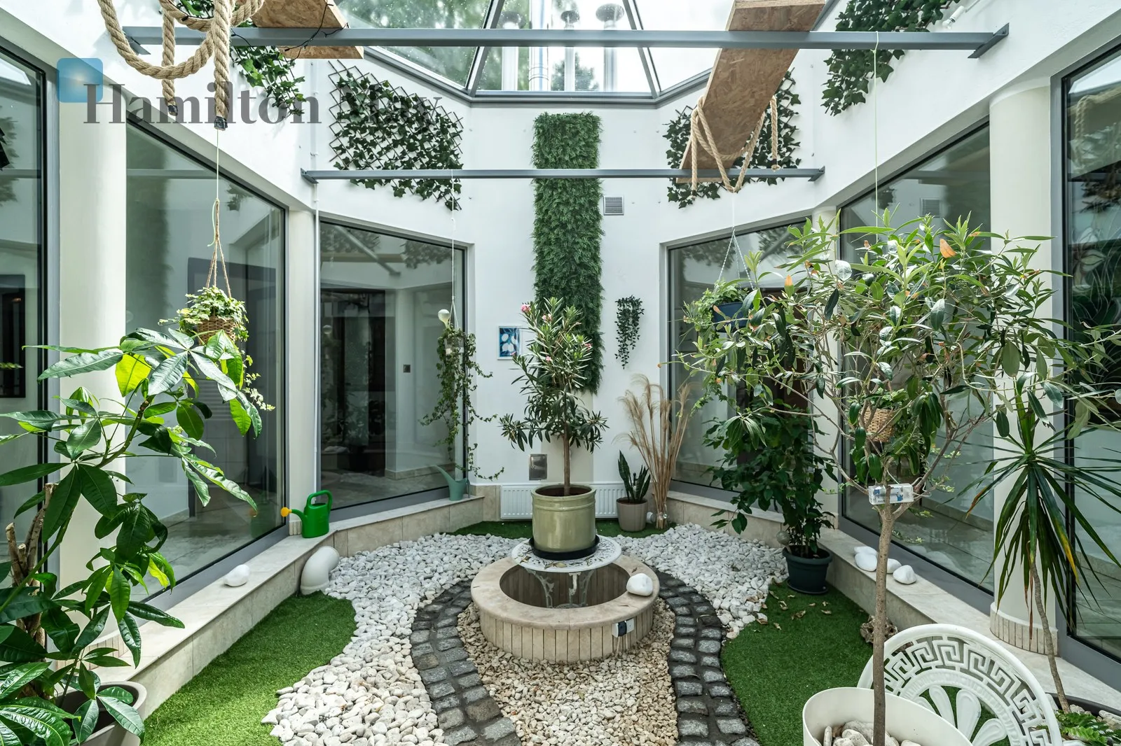 Spacious house in southern Kraków with a large garden, 6 km from Lusina and 9 km from the Old Town - slider