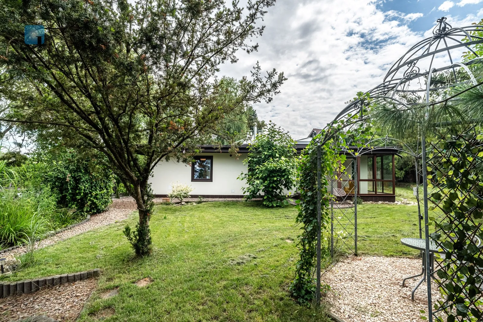 Spacious house in southern Kraków with a large garden, 6 km from Lusina and 9 km from the Old Town - slider