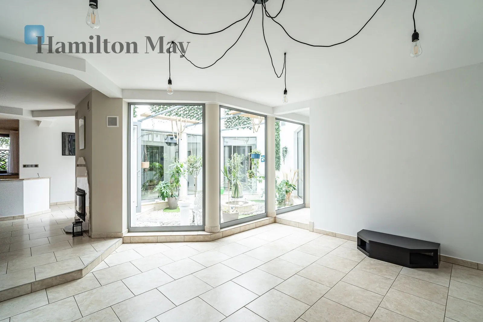 Spacious house in southern Kraków with a large garden, 6 km from Lusina and 9 km from the Old Town - slider