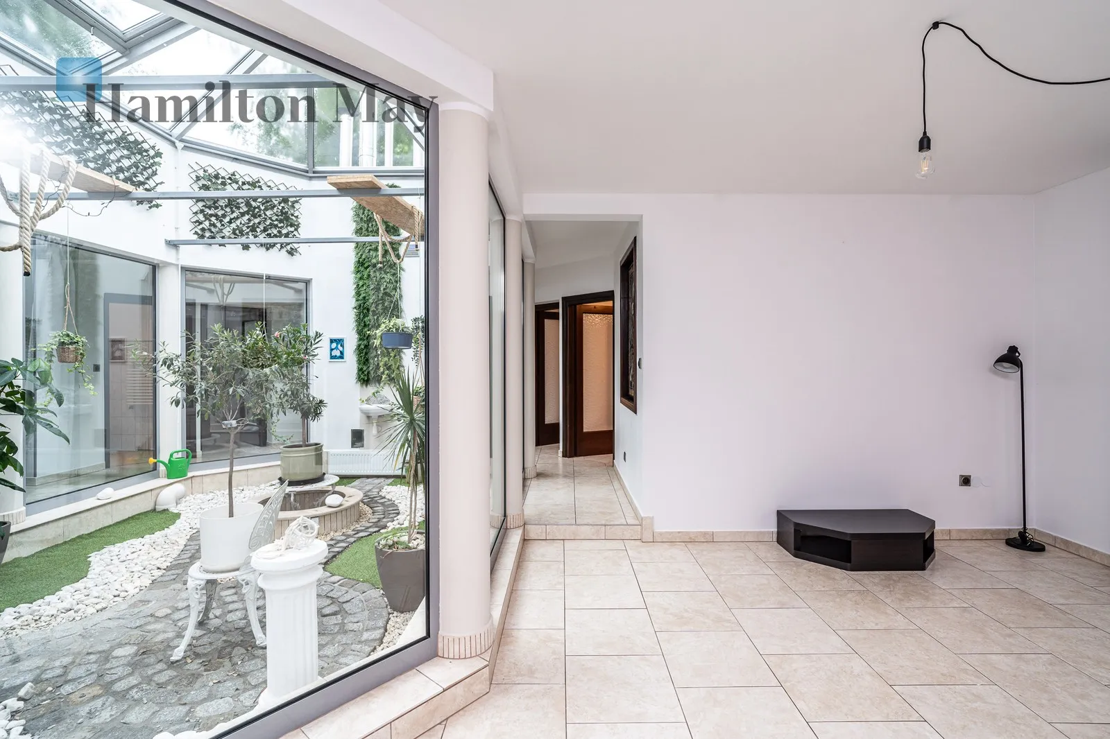 Spacious house in southern Kraków with a large garden, 6 km from Lusina and 9 km from the Old Town - slider