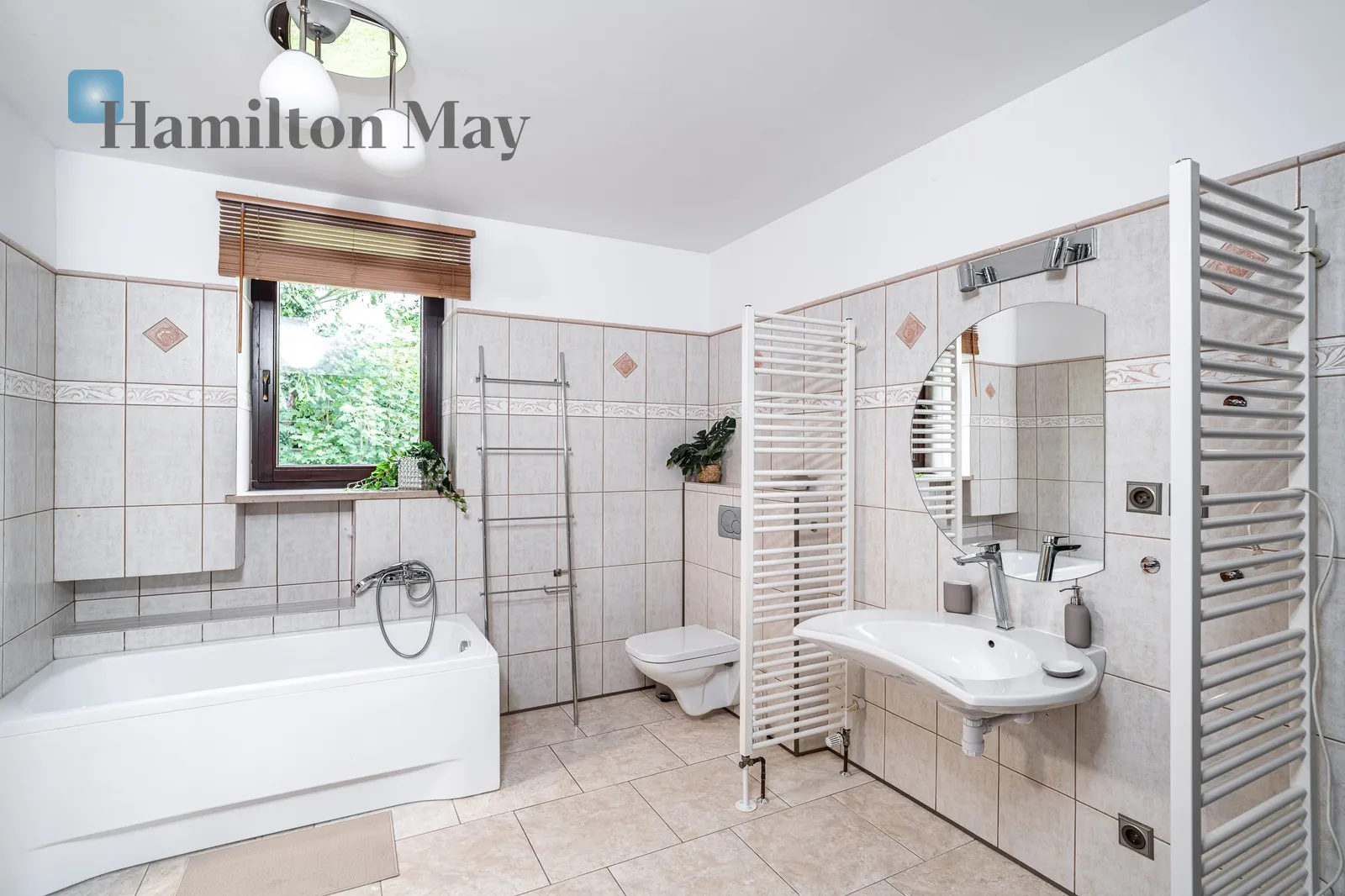 Spacious house in southern Kraków with a large garden, 6 km from Lusina and 9 km from the Old Town - slider