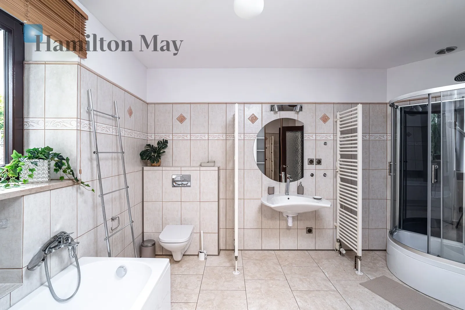 Spacious house in southern Kraków with a large garden, 6 km from Lusina and 9 km from the Old Town - slider