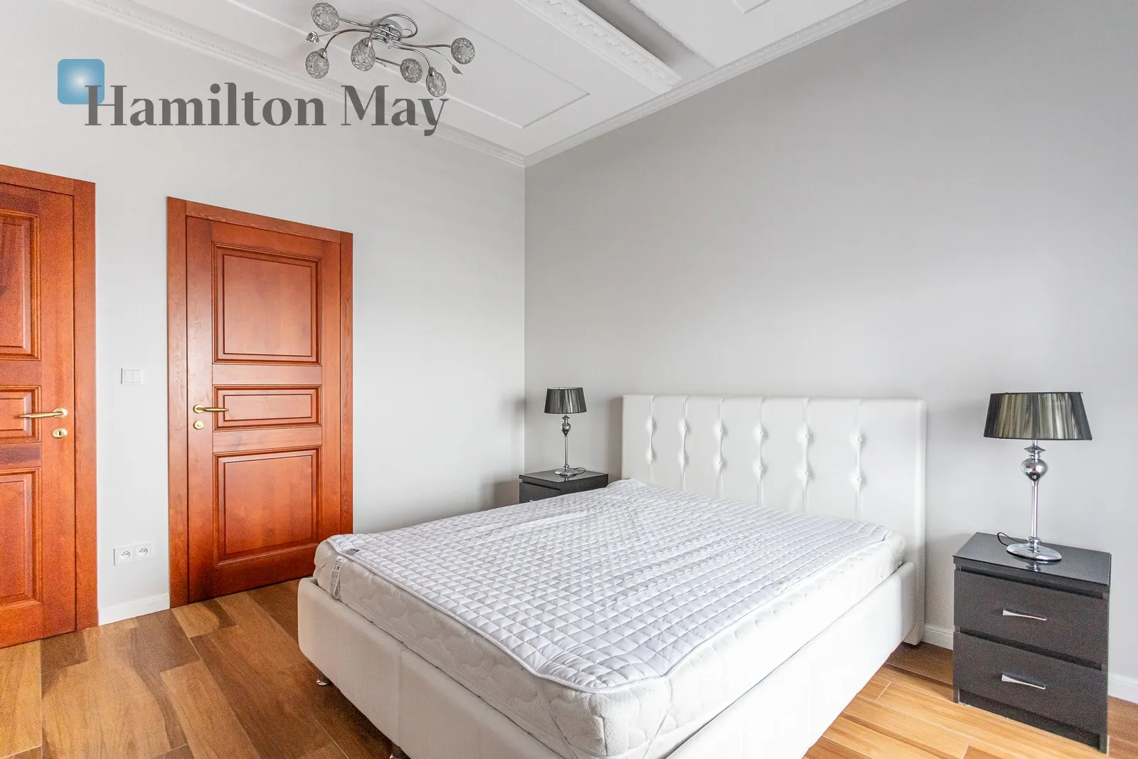Region: Śródmieście Subregion: Nowe Miasto Distance to centre: 3.02 km Level: 16 Price: 11000 PLN Bedrooms: 3 Bathrooms: 2 Size: 132m2 - slider