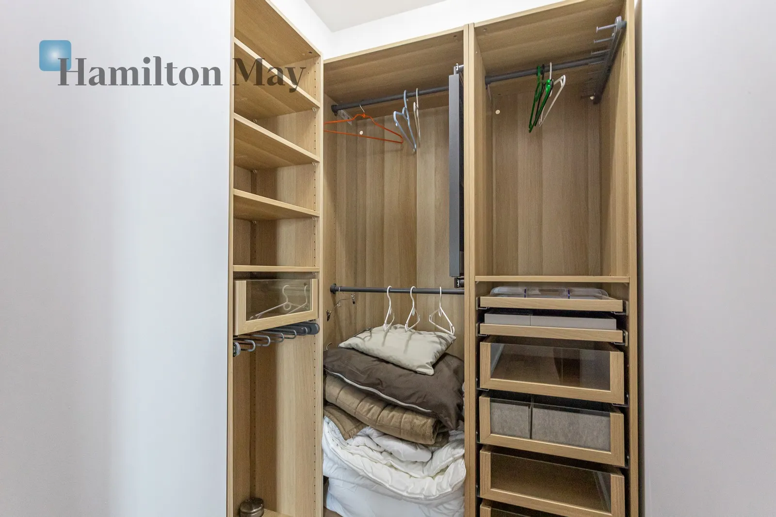 Bedrooms: 3 Bathrooms: 2 Size: 132m2 Price/m2: 83 PLN - slider